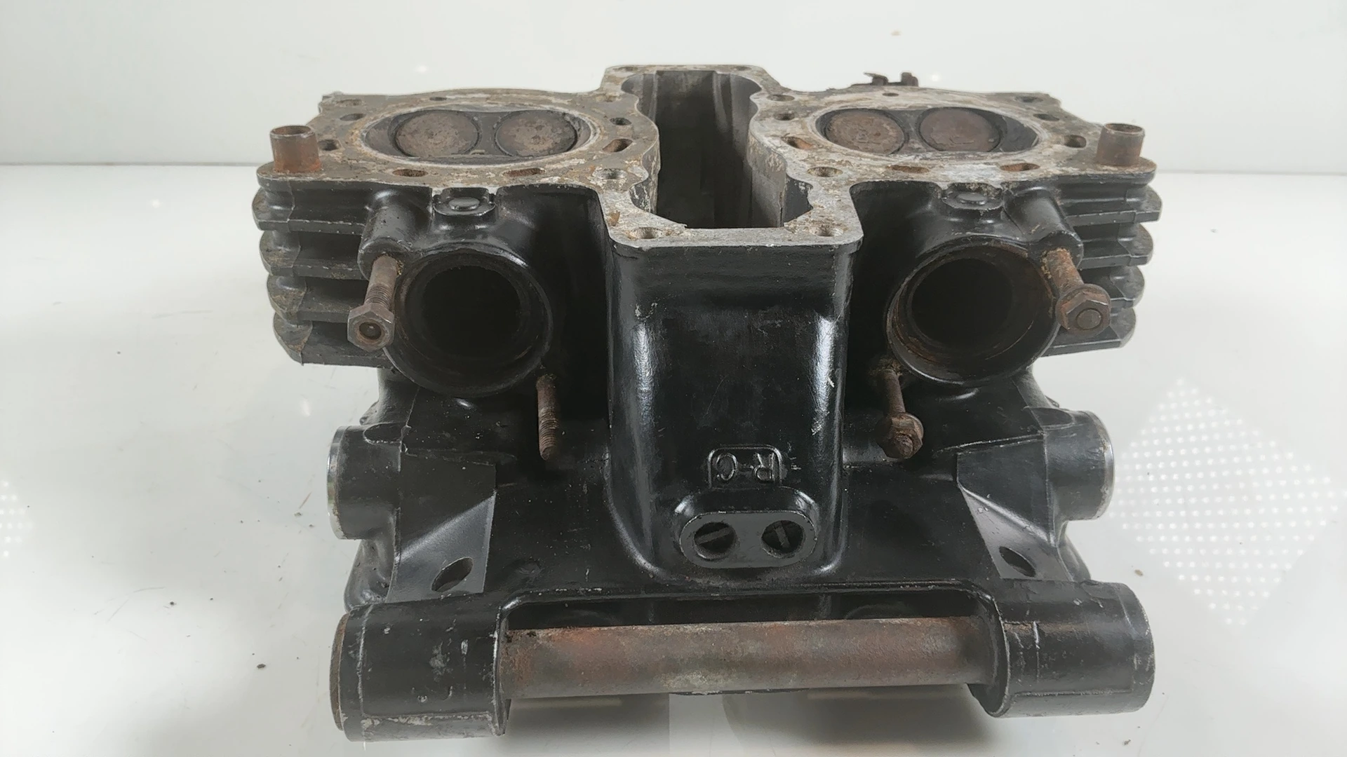 Honda V45 Magna VF750C 750cc Front Cylinder Head 1983-1985 OEM 12210-MB0-305 - Image 8