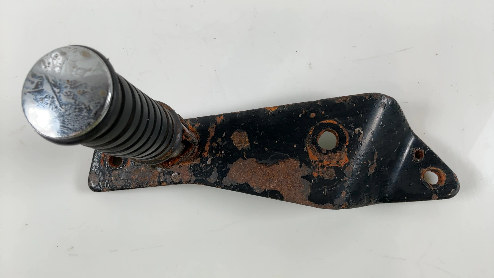Yamaha Virago XV250 250cc Rear Right Foot Peg Bracket 1988-2018 2UJ-27440-00-35 - Image 1