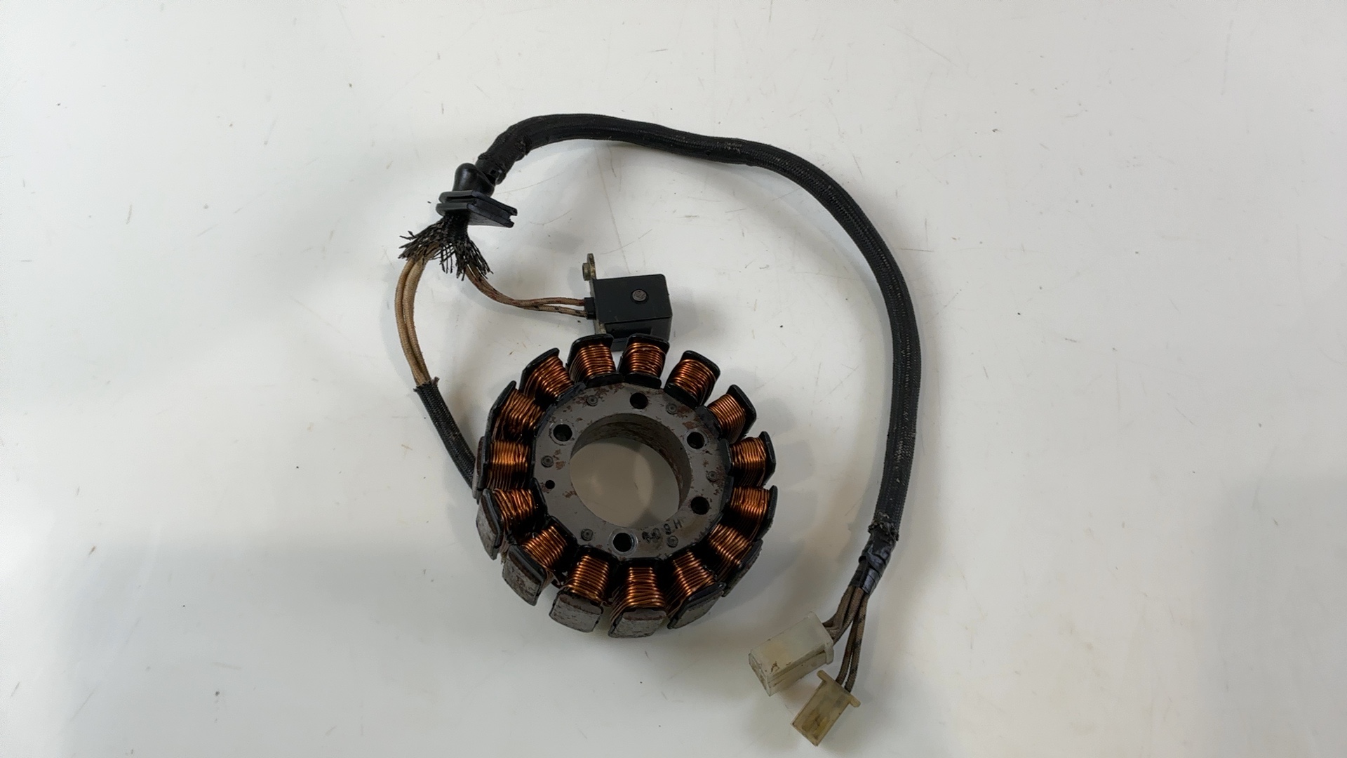 Yamaha FZR400 400cc Magneto Stator Generator Coil 1986-1994 OEM 3FH-81410-00-00 - Image 5