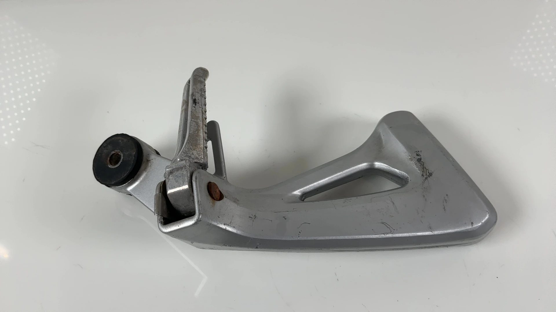 Suzuki SV650 650cc Rear Right Passenger Foot Rest Bracket 1999-2002 43600-19F00 - Image 2