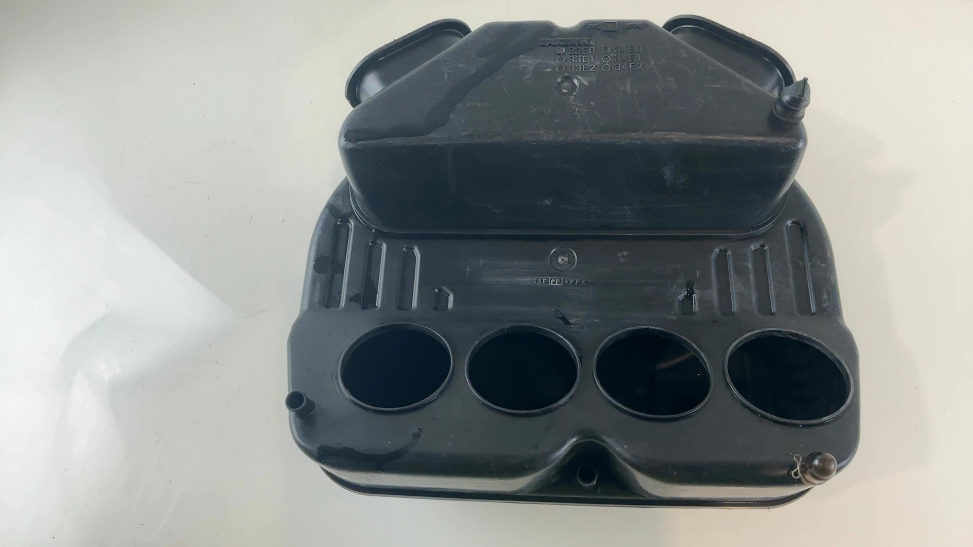 Suzuki GSXR 750 GR7DB 750cc Air Filter Box 1996 1997 OEM 13700-33E00 - Image 2