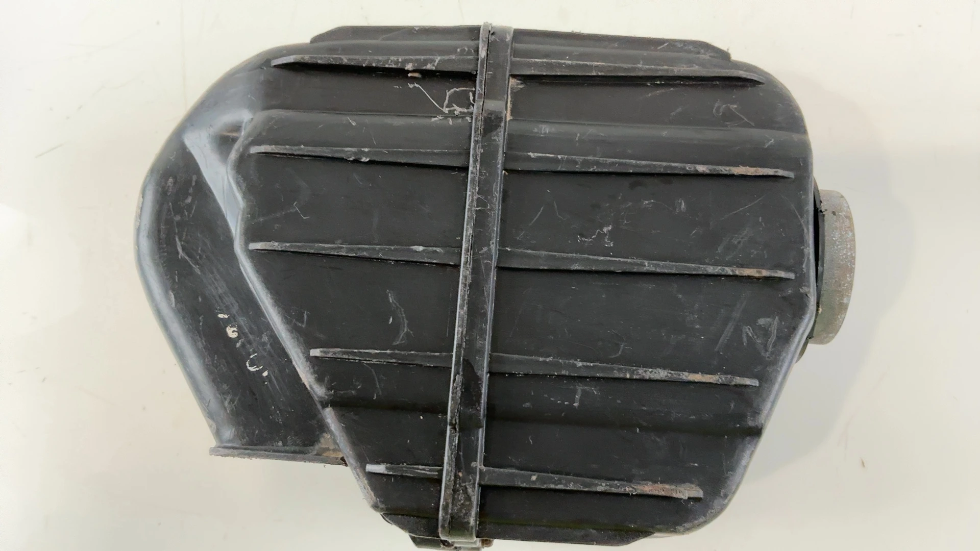 Yamaha XS400 XS360 400 CC Air Filter Box 1977-1983 OEM 2A2-14411-00-00 - Image 2