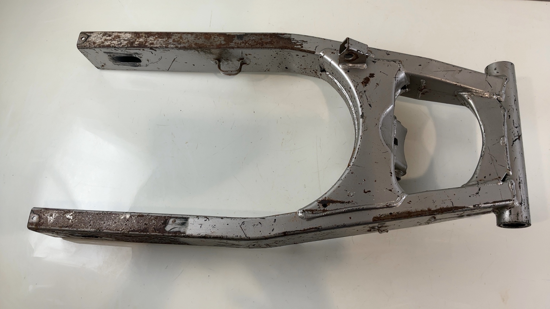 Suzuki Bandit GSF600 600cc Rear Swingarm 2000-2004 OEM 61000-26E20-0FP