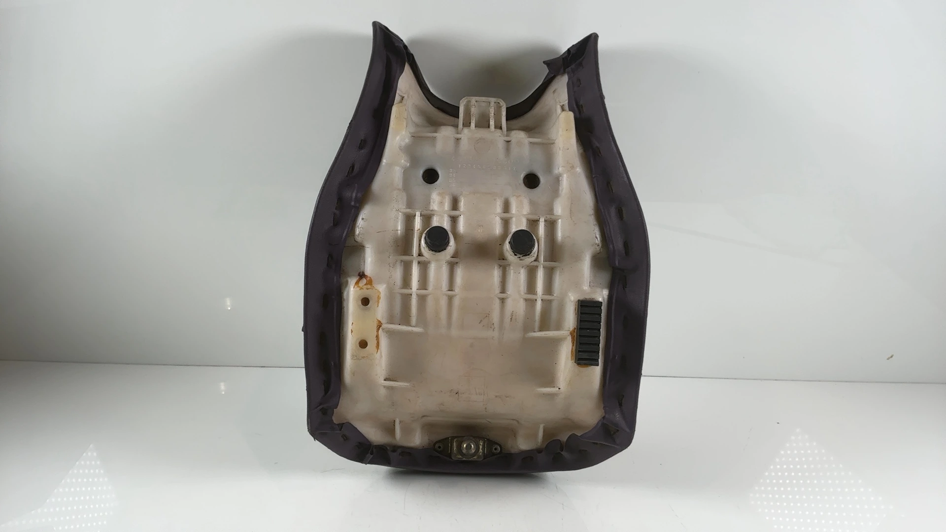 Suzuki Katana GSX600F GN72A 600cc Front Rider Seat 1988-1997 OEM 45100-19C00 - Image 2
