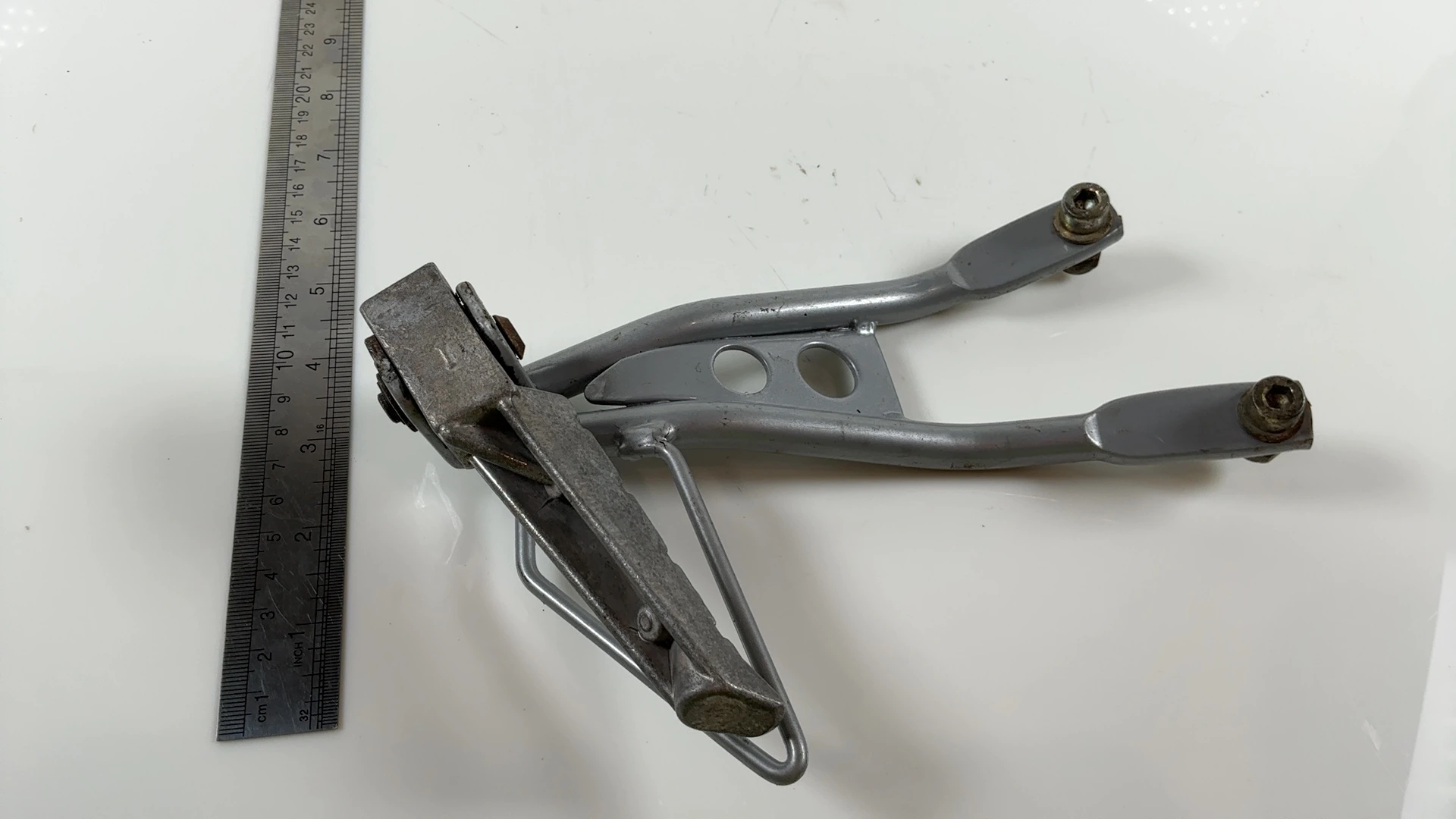 Peugeot XR6 50cc Left Passenger Footrest Peg Bracket 2003 2007 OEM 756475 - Image 4