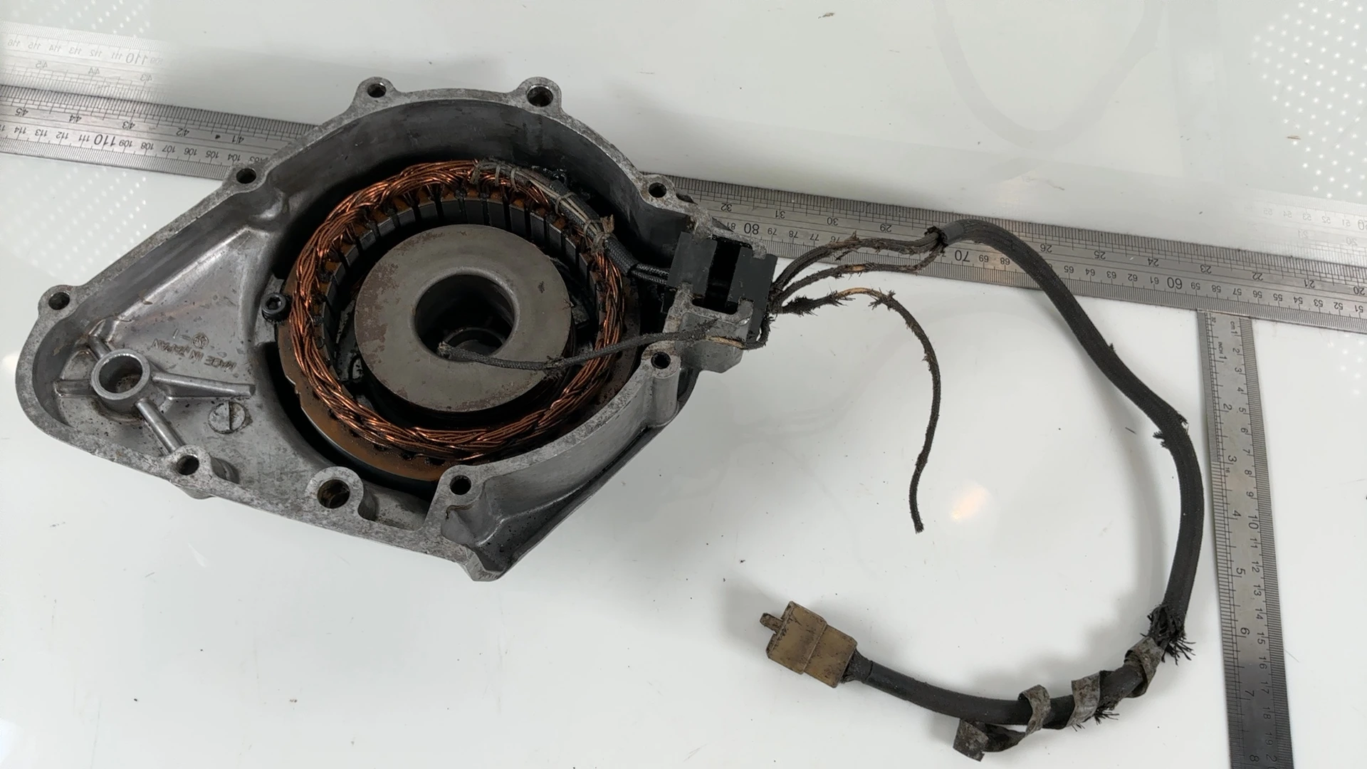 Kawasaki KZ750 Twin KZ750B 750CC Stator Generator Cover 1976-1979 OEM 14031-1044 - Image 3