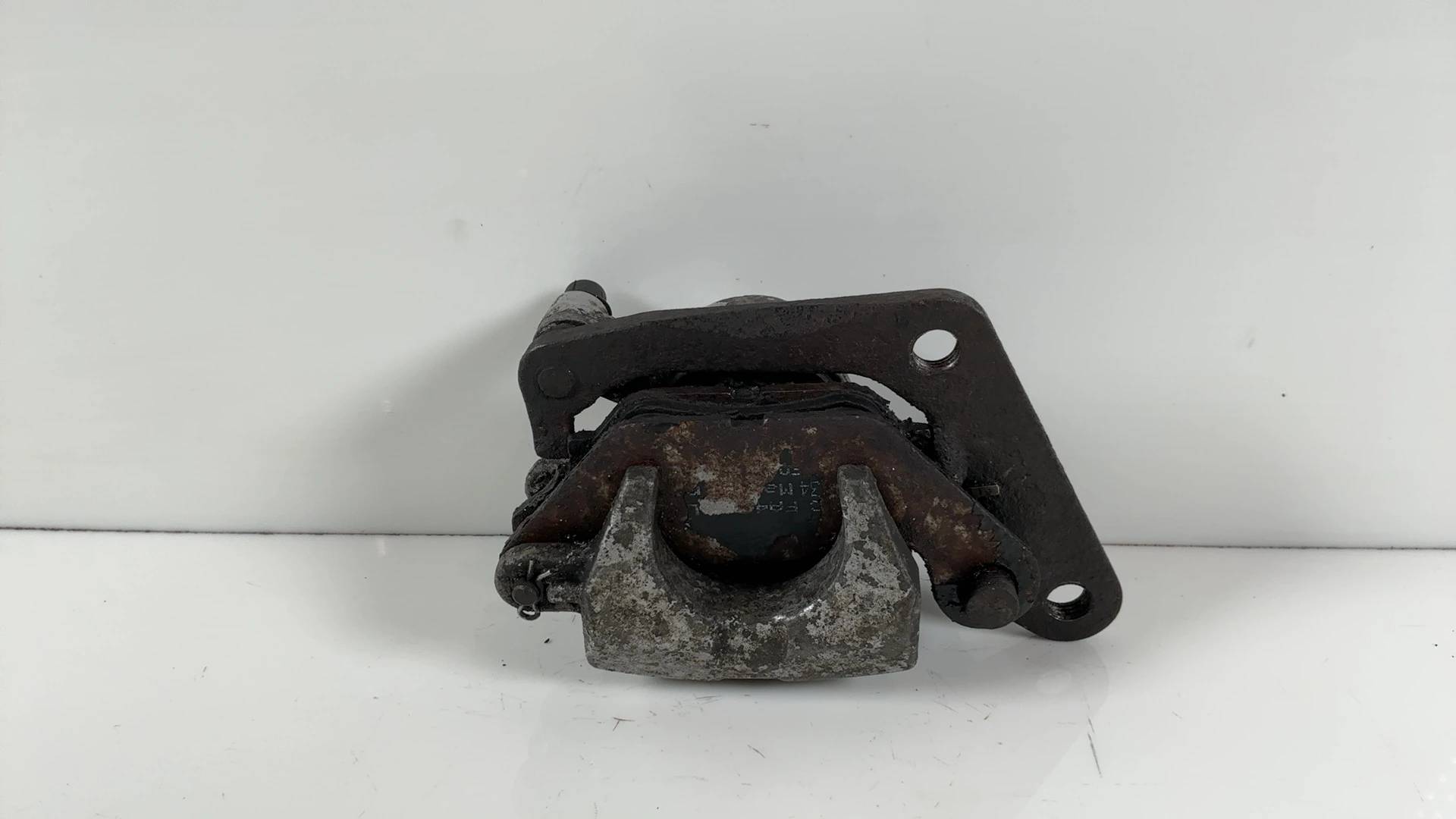Yamaha YBR 125 YBR125 125cc Front Brake Caliper 2000-2006 OEM 5VLF580U1000 - Image 2