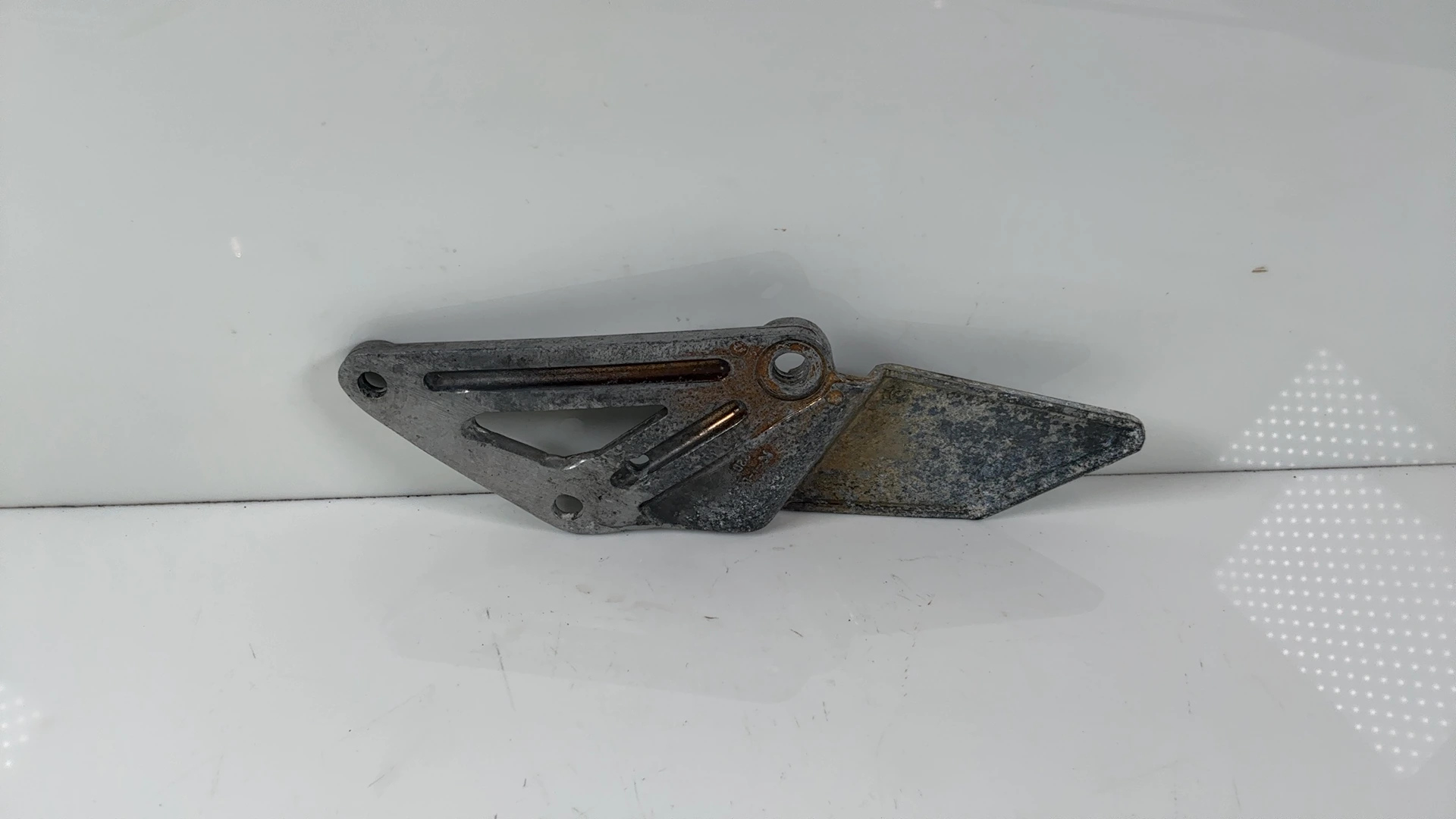 Suzuki RGV250 VJ22 250cc Front Left Rider Footrest Bracket 1991-1996 43821-22D02 - Image 2