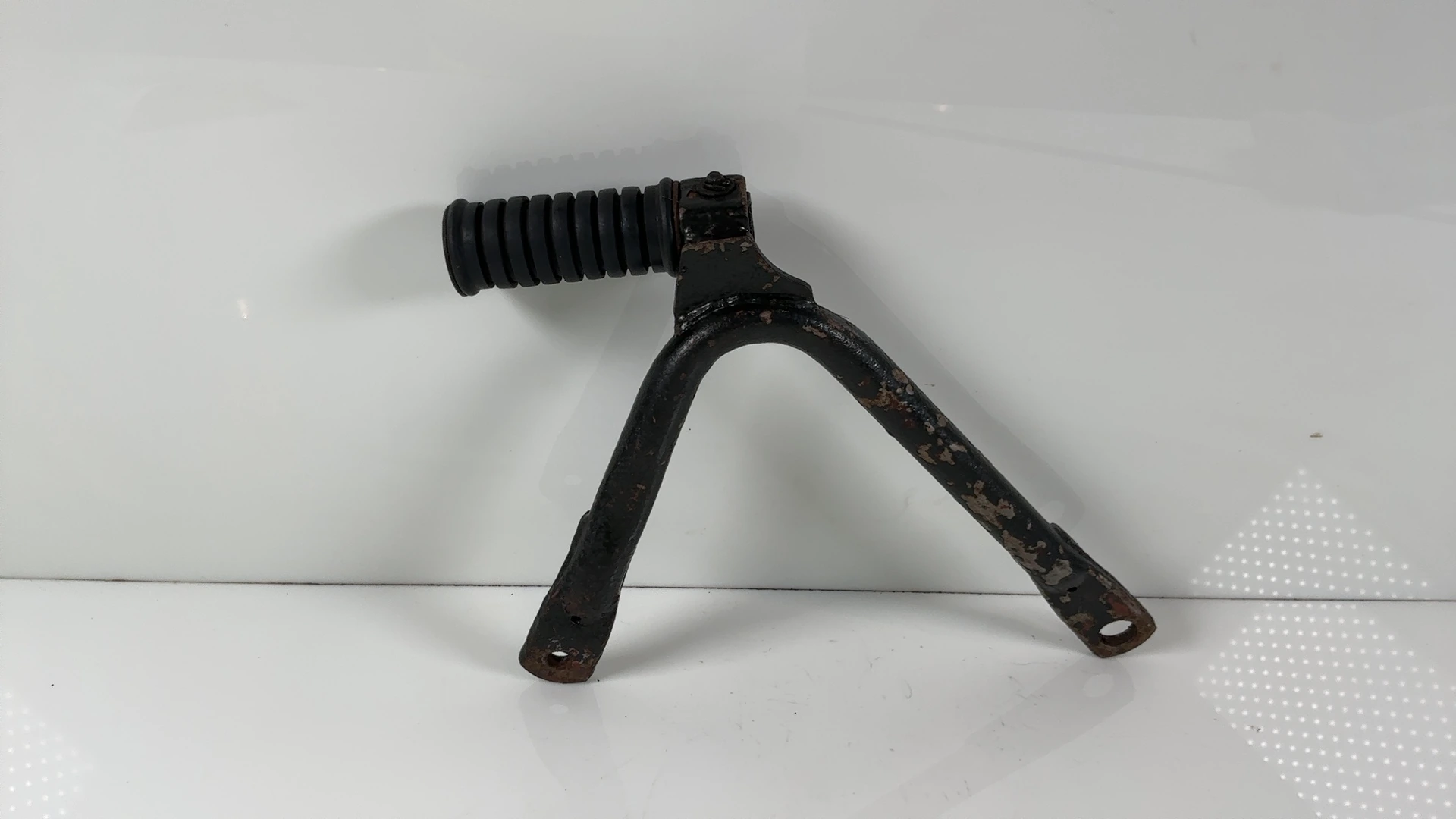 Yamaha RS100 RS 100 Right Rear Footrest Hanger 1974-79 OEM 1Y8-27420-00 - Image 2