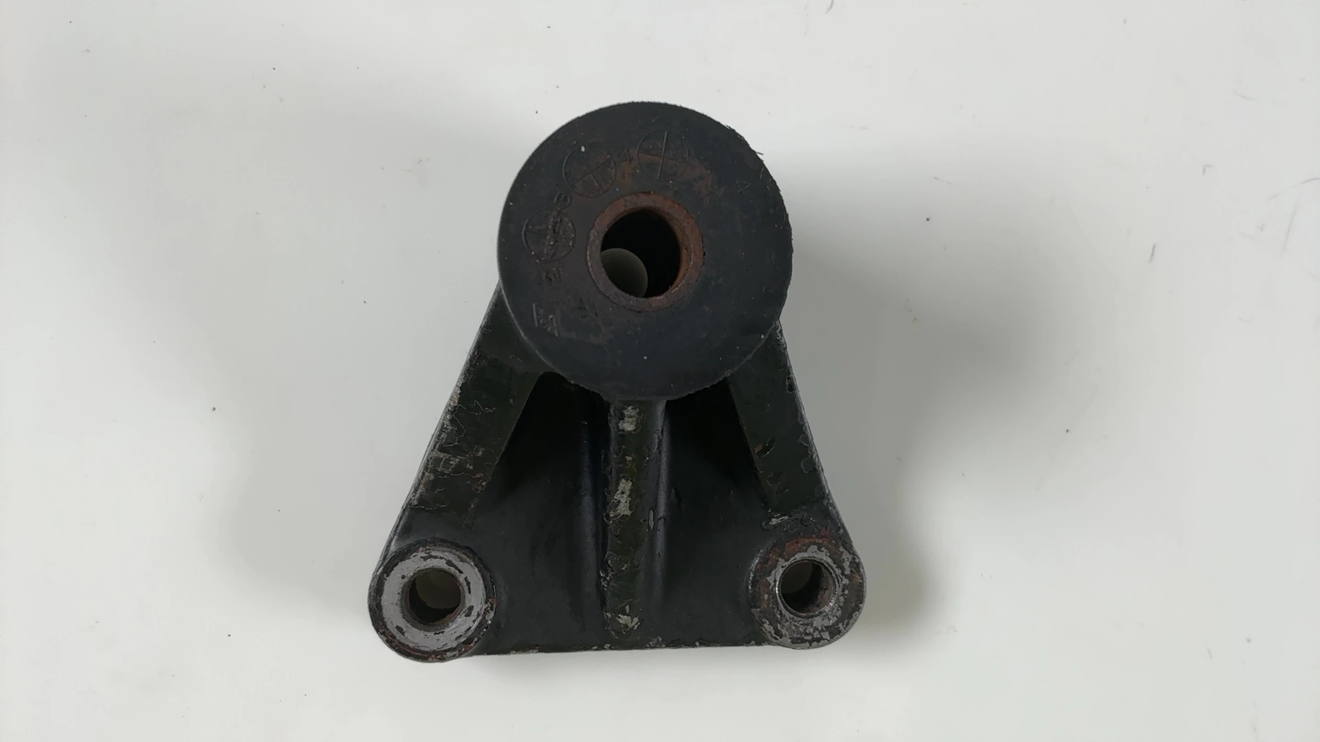 Kawasaki GT550 GT 550 Front Right Engine Mount Bracket 1983-1994 OEM 32029-1193