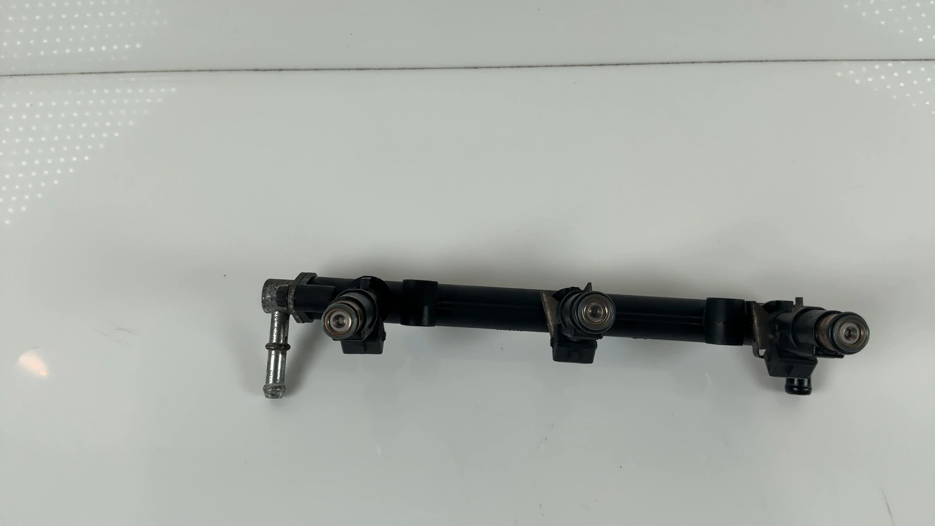 Triumph Sprint ST 955 955i Fuel Rail Injectors 2002 2003 2004 OEM T1240810 - Image 1
