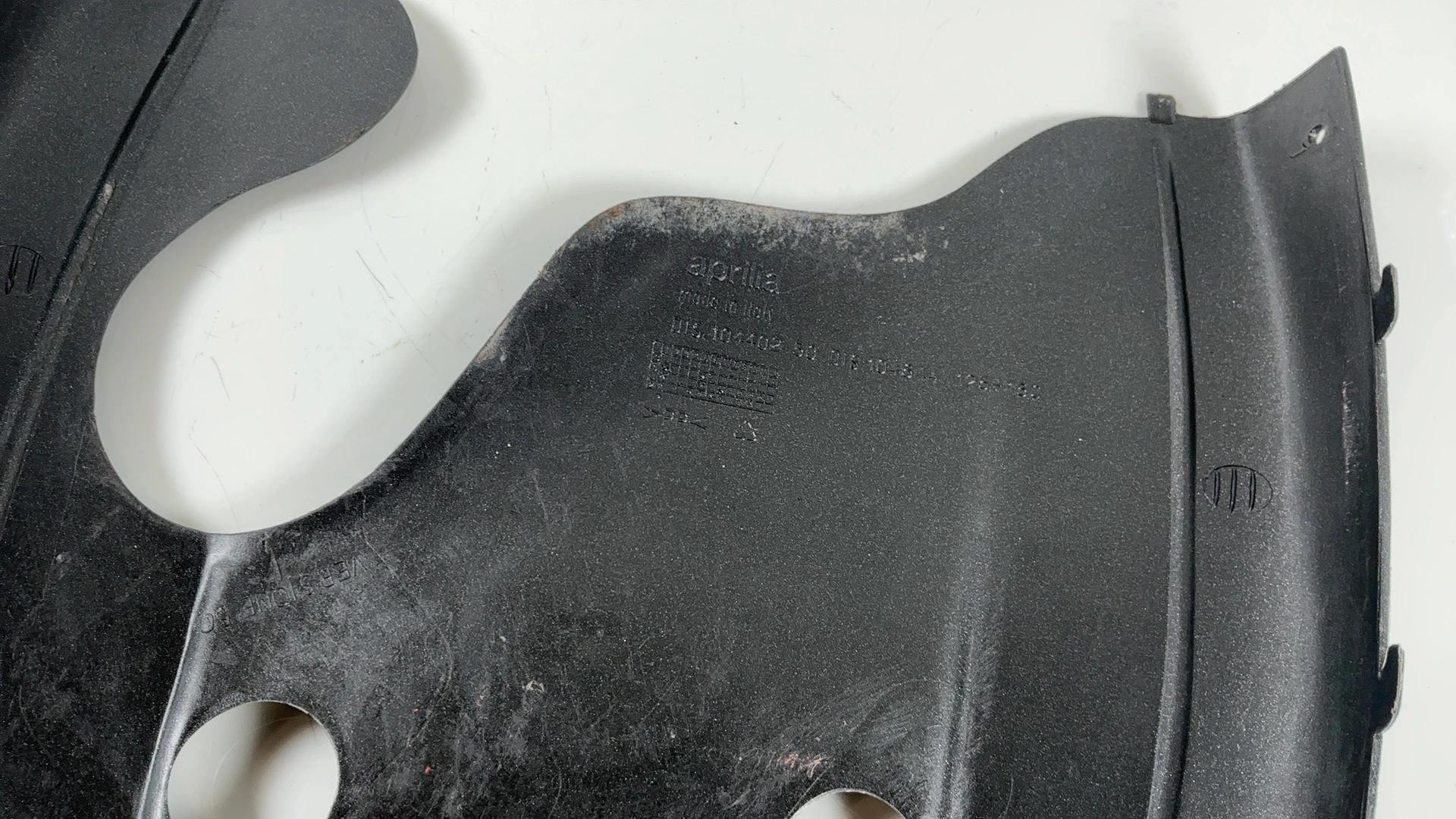 Aprilia SR 50 125 Rear Inner Mudguard Tank Cover 2000-2005 OEM AP8249762 - Image 6