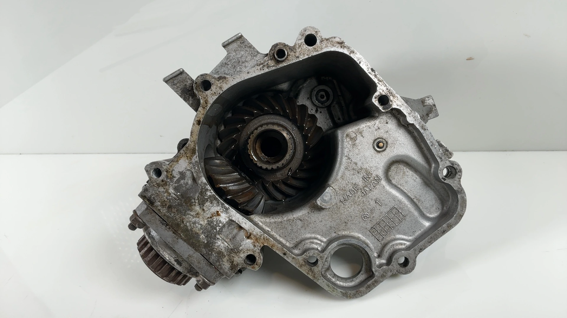 Kawasaki GT750 Z750P 750cc Middle Bevel Drive Gear Case 1982-1990 OEM 13101-1153 - Image 8