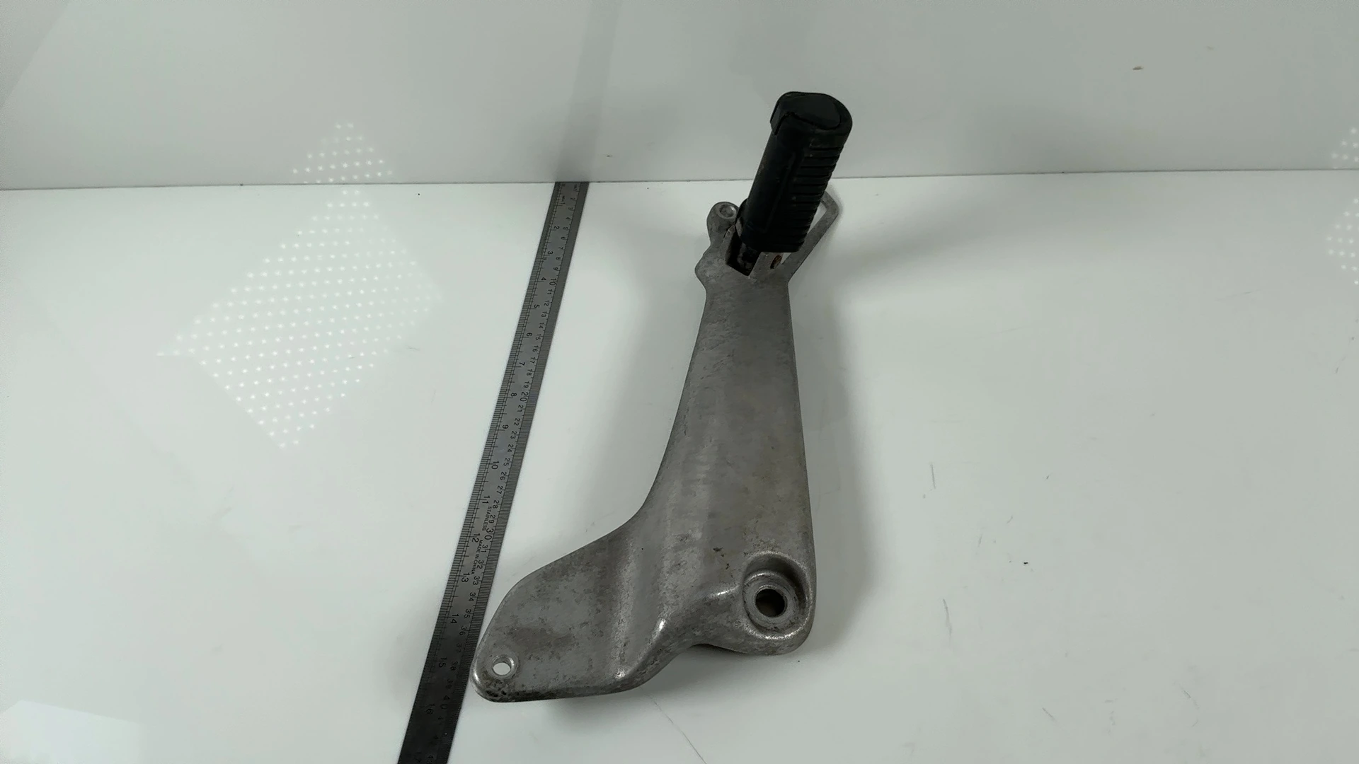 Honda CG125 CG125ES4 Pillion Foot Peg Bracket Rear Right 2003-2004 50715-KGA-940 - Image 3