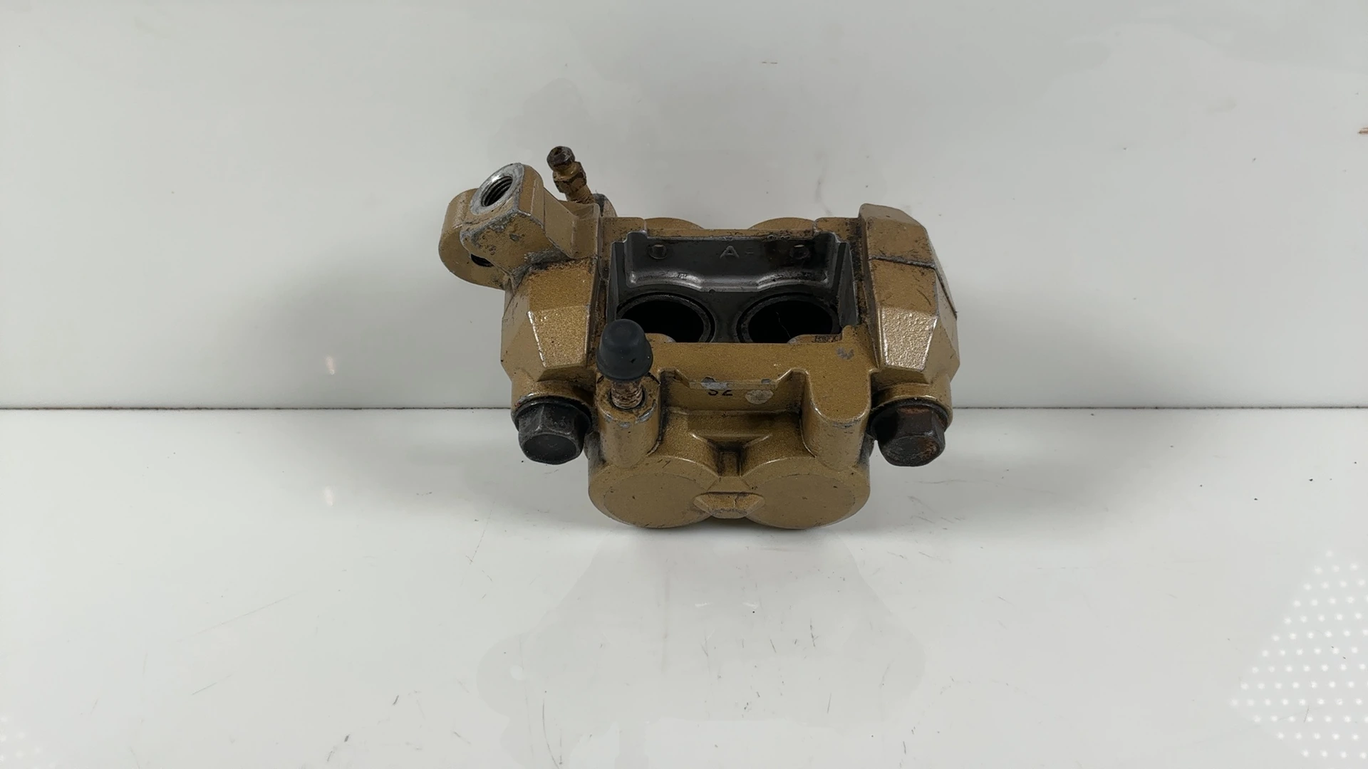 Suzuki GSXR750 GR75A 750cc Right Front Brake Caliper 1985 1986 OEM 59300-27A10 - Image 2