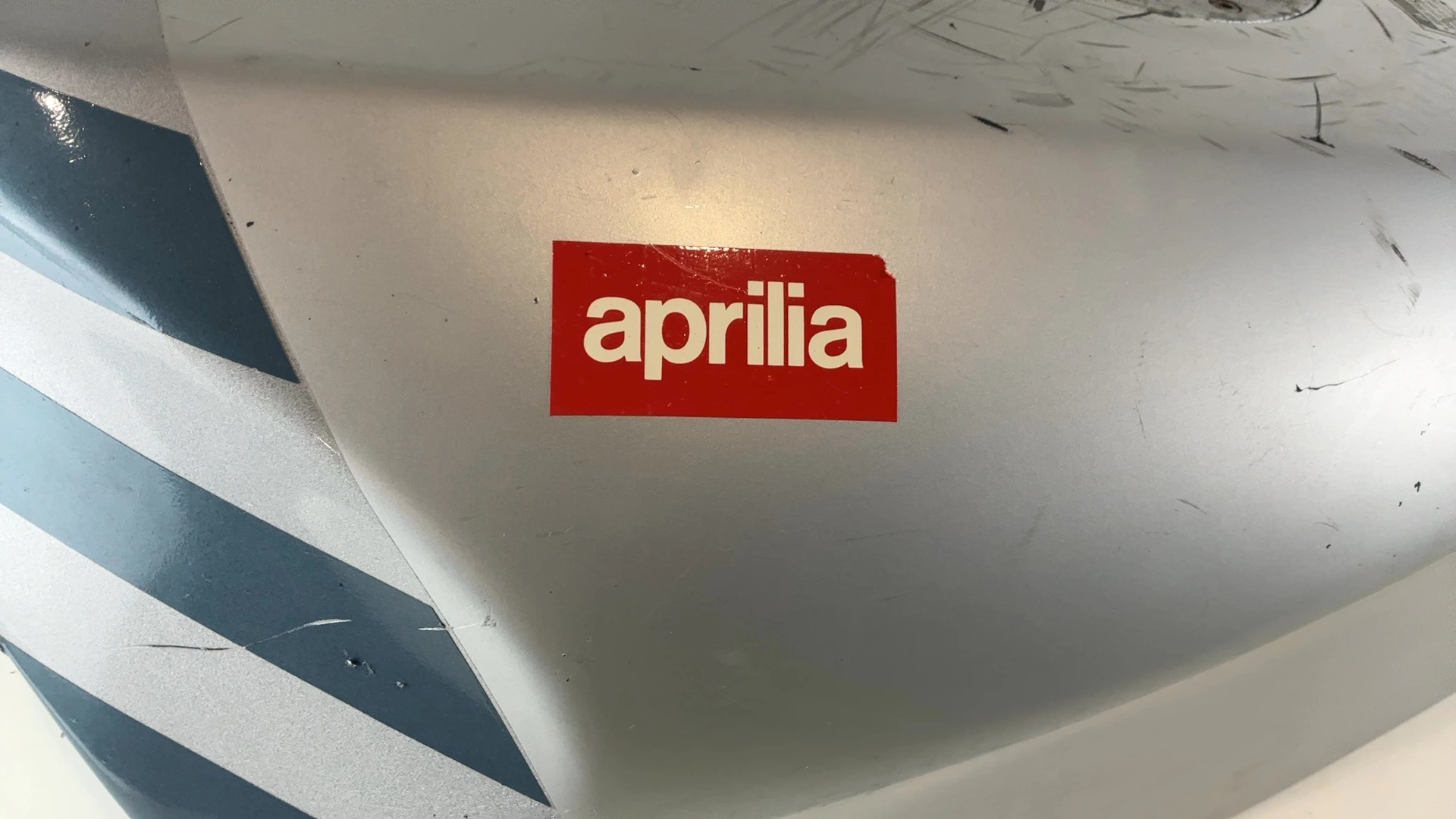 Aprilia RS 125 Extrema GS 125cc Fuel Tank Cover 1992-98 OEM AP8139071  DIS 9134 - Image 3