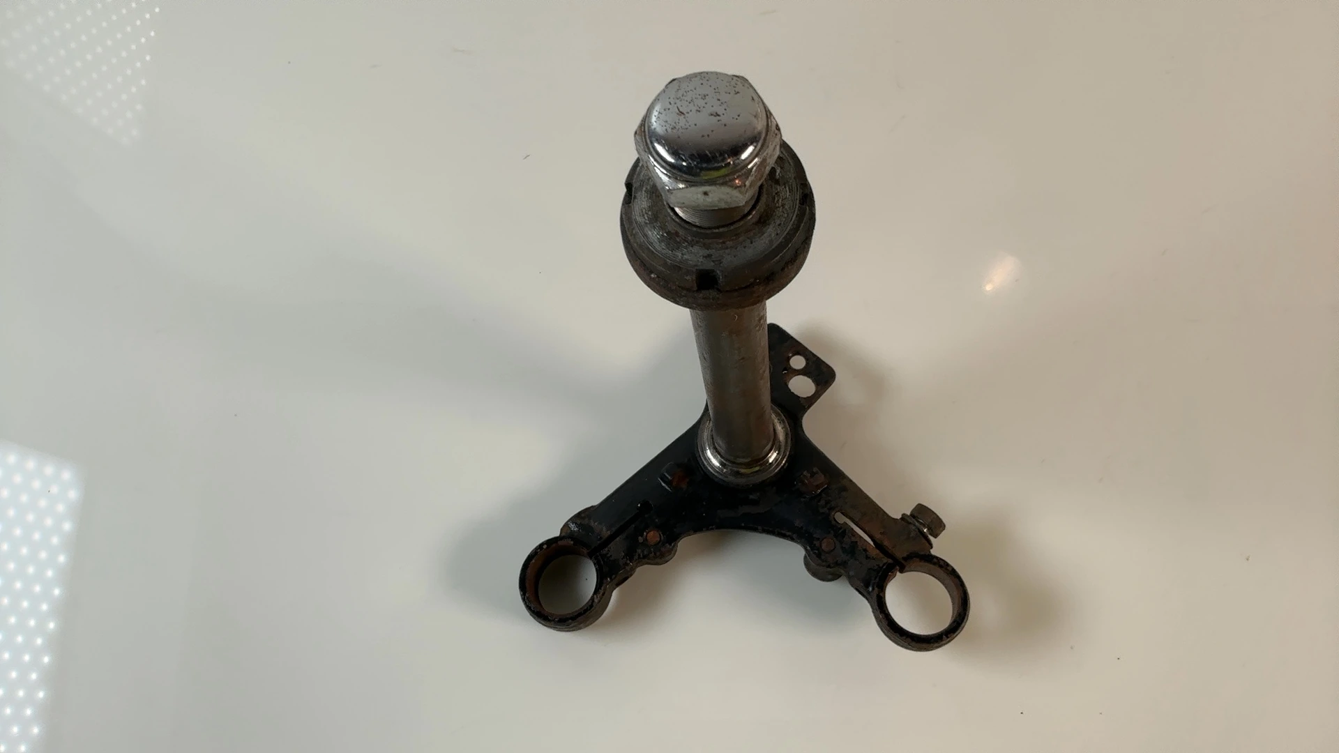 Honda CB100 CL100 100cc Lower Triple Tree Clamp Stem 1970-72 OEM 53200-028-000B - Image 1
