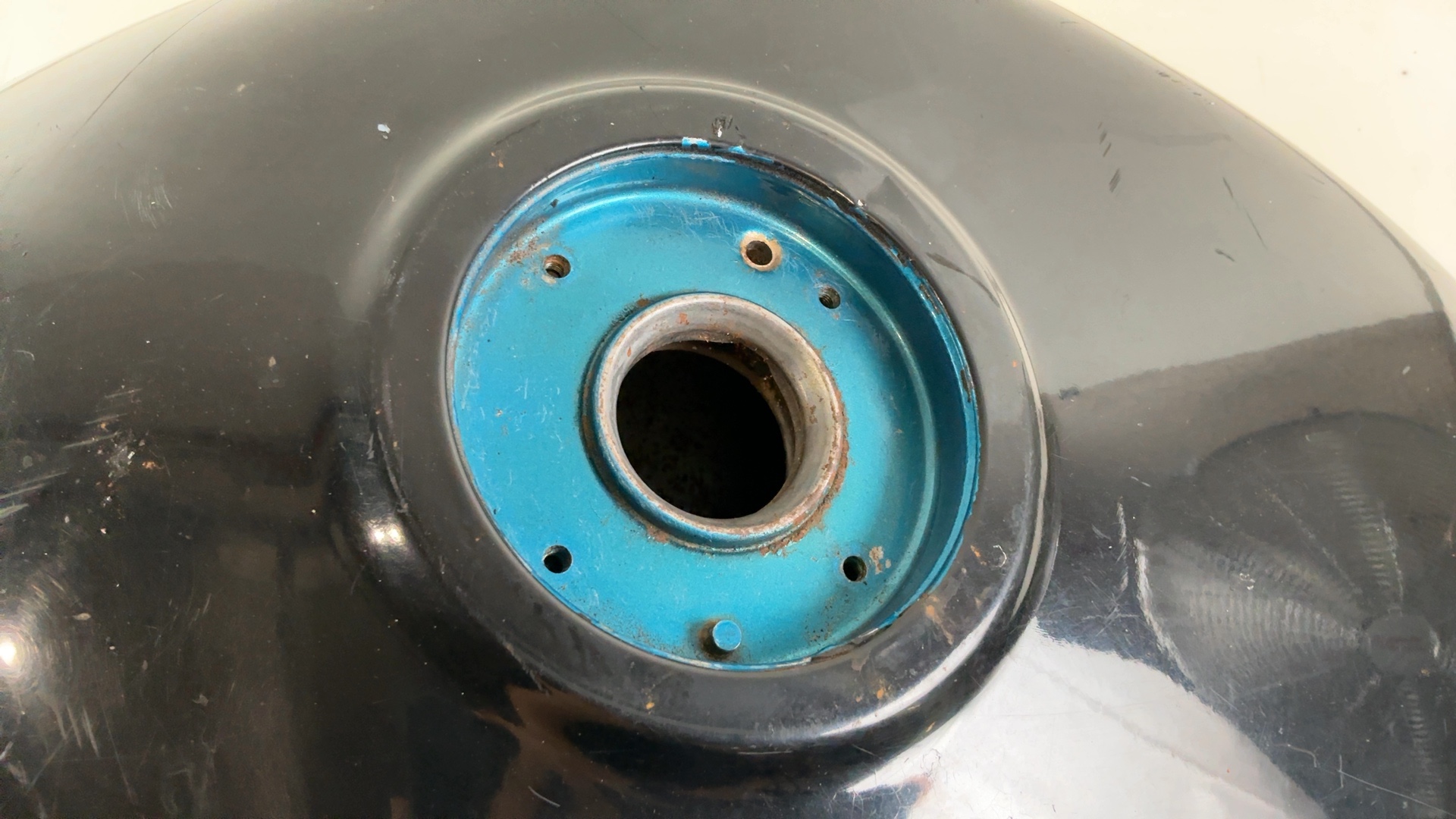 Suzuki RF600R GN76A 600 CC Fuel Tank 1993-1997 OEM 44100-21E01-3AX - Image 3
