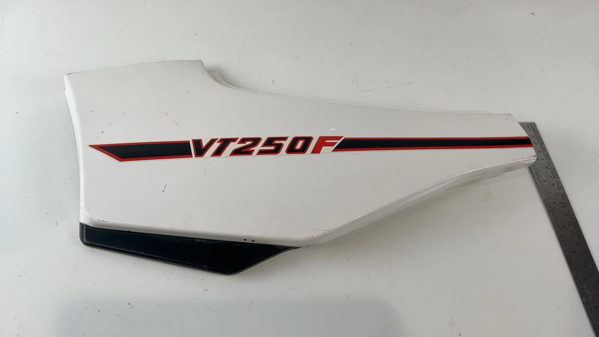 Honda VT250F MC08 250 CC Left Side Fairing Panel 1982 1983 OEM 83700-KE8A-0100 - Image 4