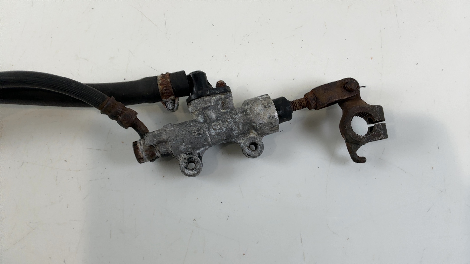 Honda Interceptor VF750F Rear Brake Master Cylinder 1983-1985 OEM 43500-MB2-672 - Image 3