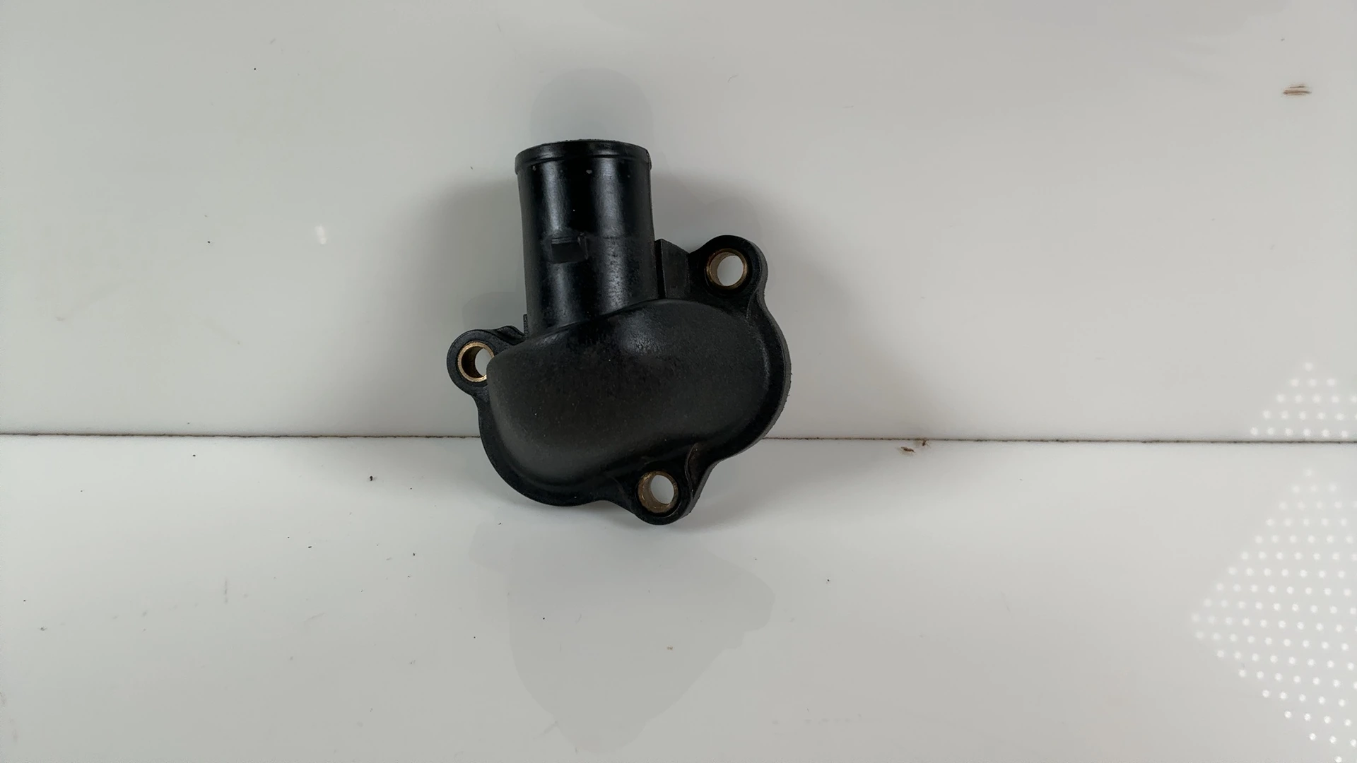 Suzuki GSX-R1000 K2 K3 K4 1000cc Cylinder Water Connector 2001-2008 17861-33E20 - Image 1