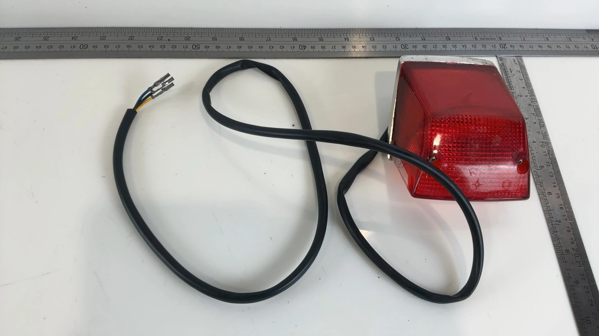Yamaha XT DT TT 125 600 CC Rear Tail Light 1988-2004 OEM 34Y-84710-E1 - Image 4