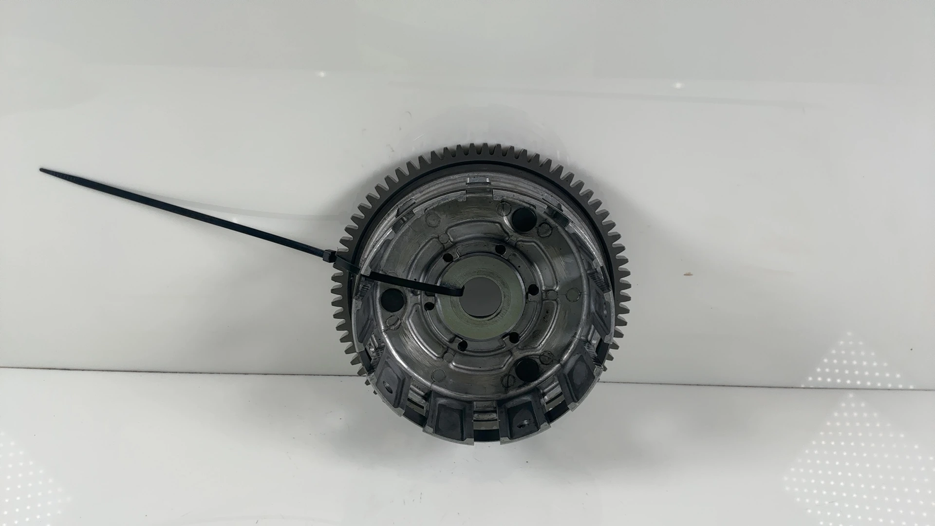 Suzuki GSXR600 GN76A 600 Clutch Outer Basket 1997-2000 OEM 21200-31890 - Image 1