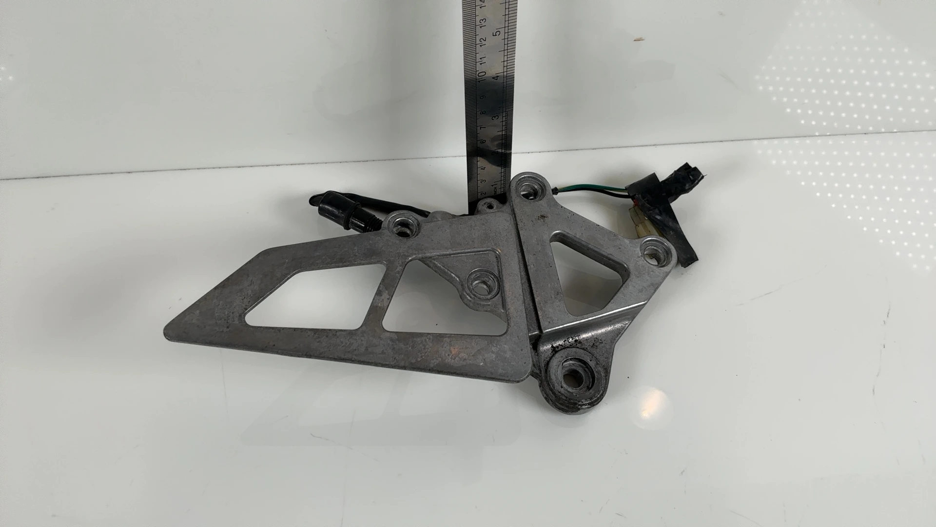 Kawasaki Ninja ZX-6R ZX600 600cc Front Right Footpeg Hanger 1995-1997 35011-1553 - Image 27