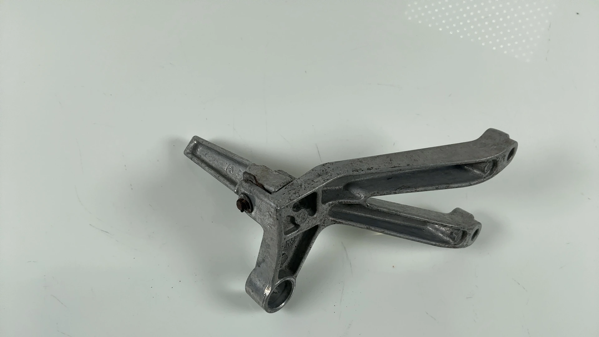 Honda CBR900RR CBR929RR 929cc Rear Right Footrest Hanger 2000-2001 50750-MCJ-000 - Image 5