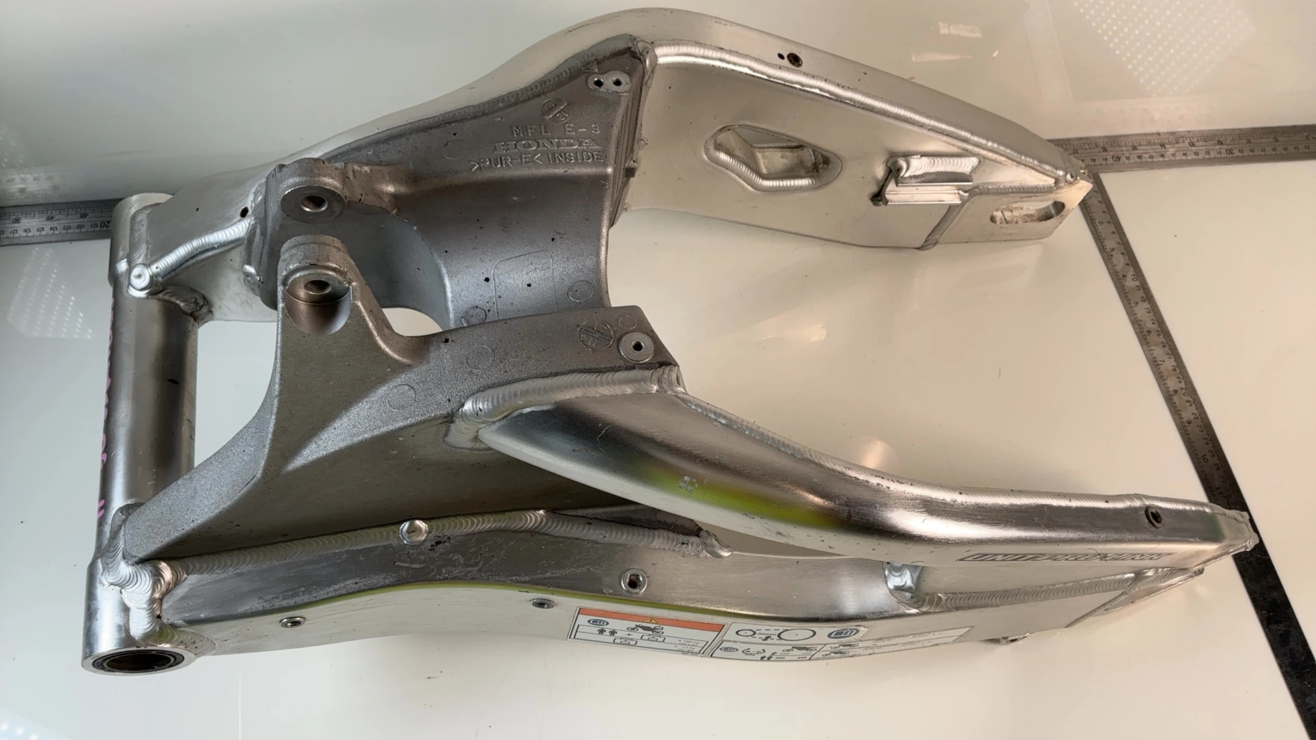 Honda CBR1000RR SC59 1000cc Swingarm 2008-2011 OEM 52200-MFL-000 MFL E-3 - Image 2