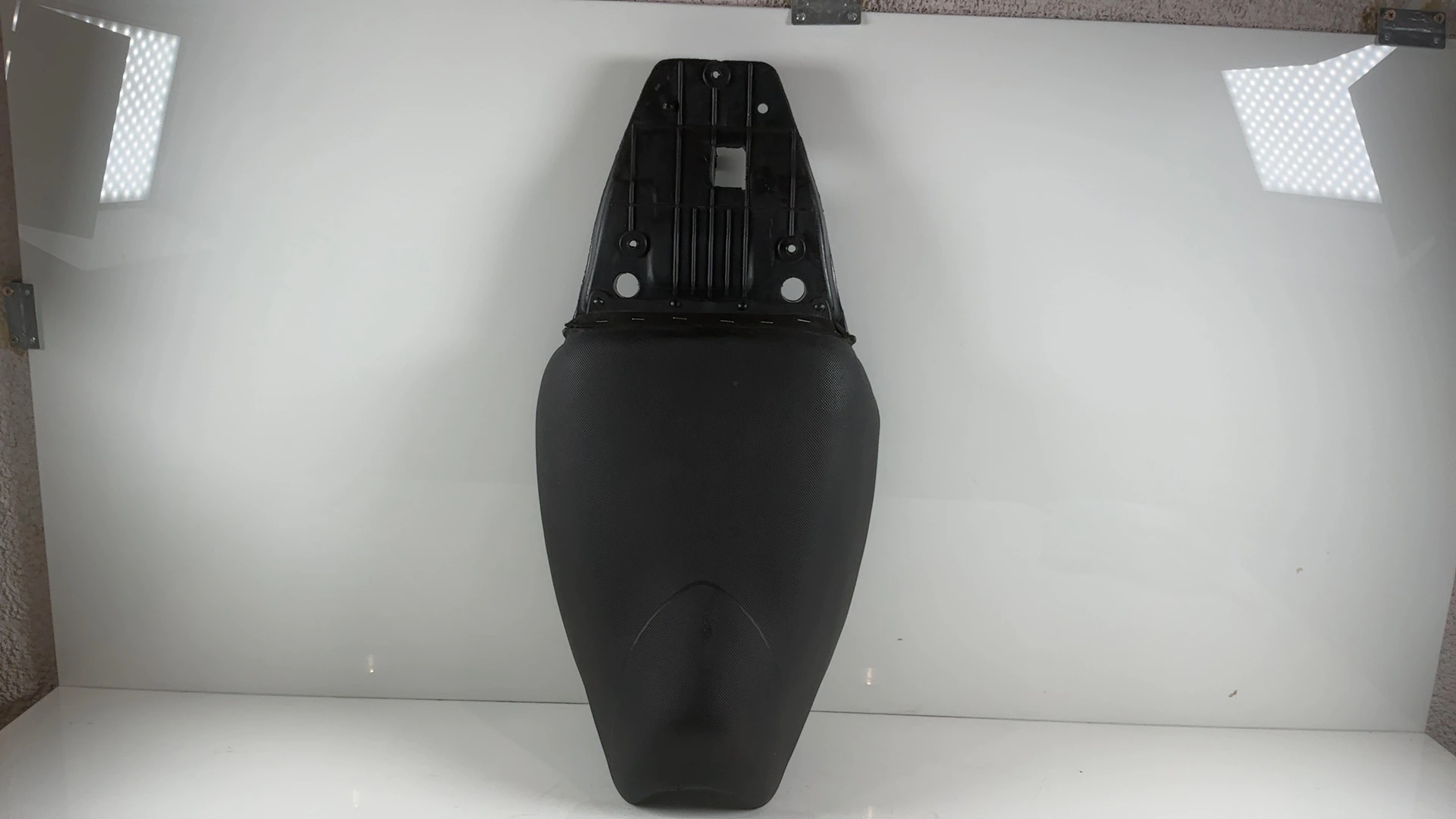 Aprilia SR 50 R AP8229132 50cc Seat Saddle 2001-2010 OEM AP8229132 - Image 1