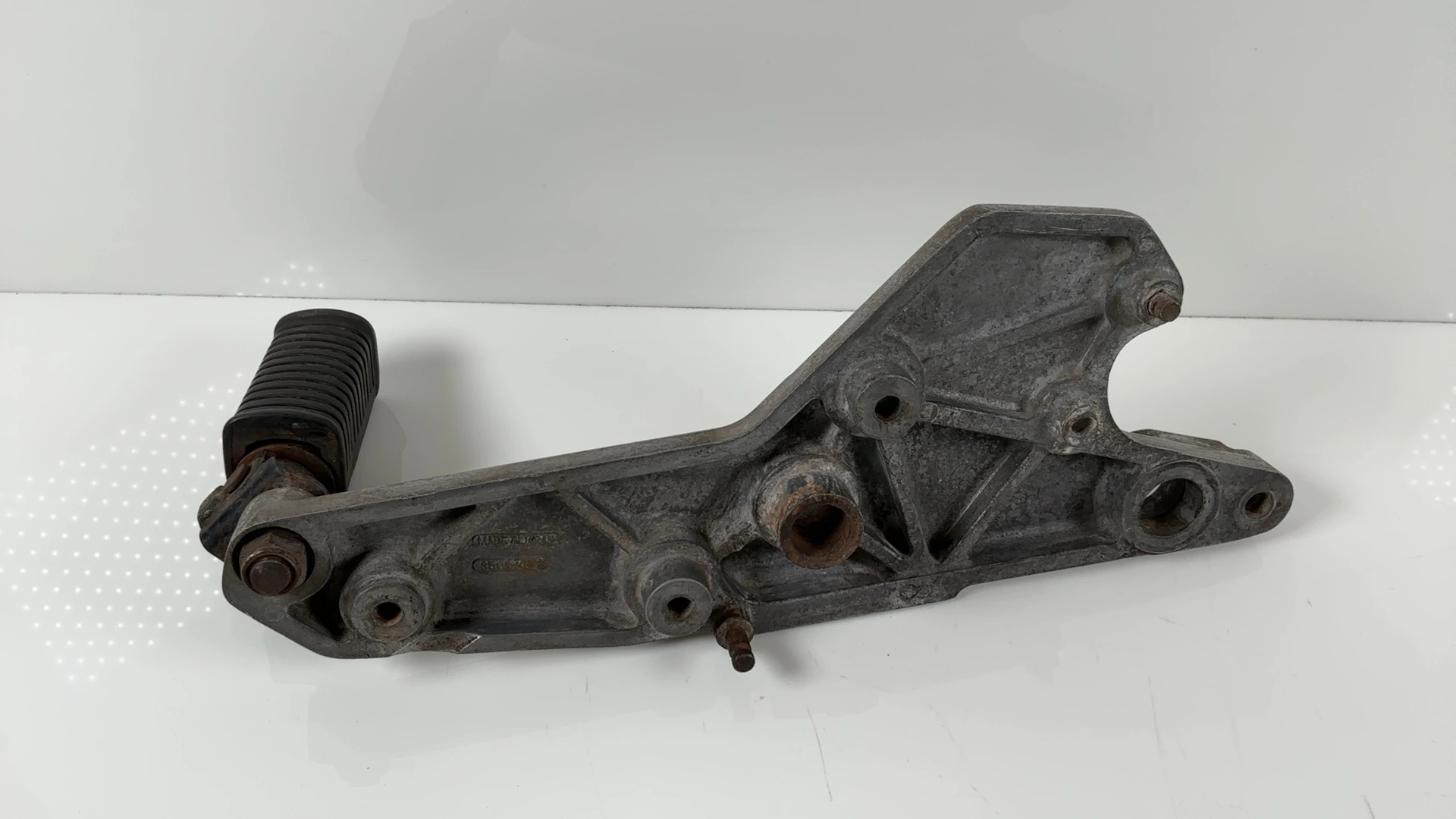 Kawasaki KZ1100 Shaft 1100cc Right Front Footrest Peg Bracket 1981-83 35011-1072 - Image 5