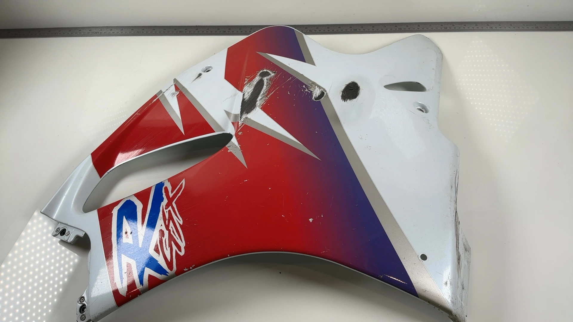 Suzuki GSXR 750 600 Left Side Lower Mid Fairing Cowl 1992-1995 OEM 94481-17E0 - Image 2