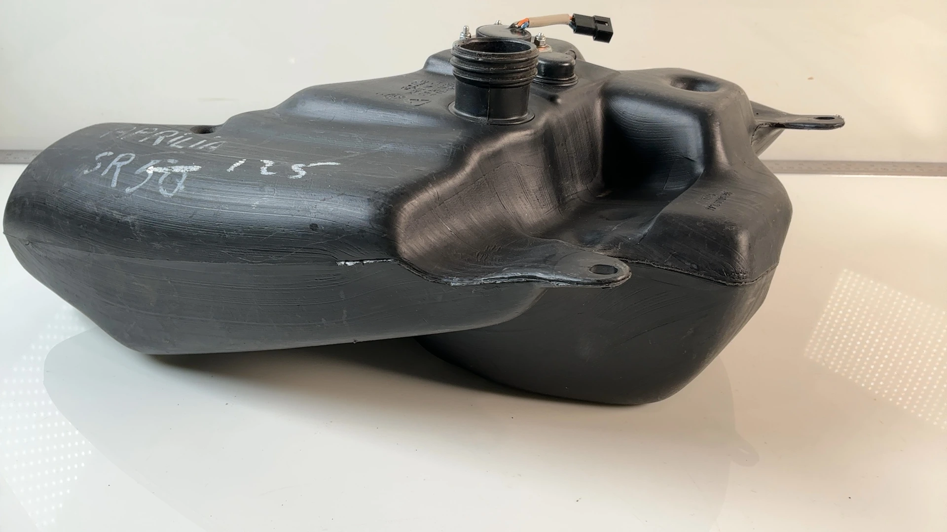 Aprilia SR 50 125 150 Fuel Gas Petrol Tank 1997-2005 OEM AP8239471 Piaggio PA6 - Image 6