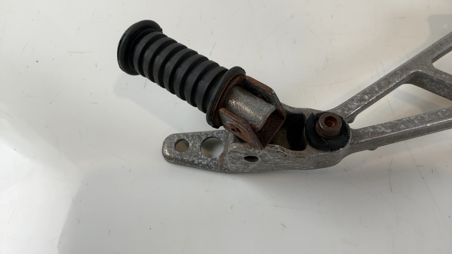 Honda Interceptor VF750F 750cc Right Footrest Bracket 1983-85 OEM 50610-MB2-000 - Image 7