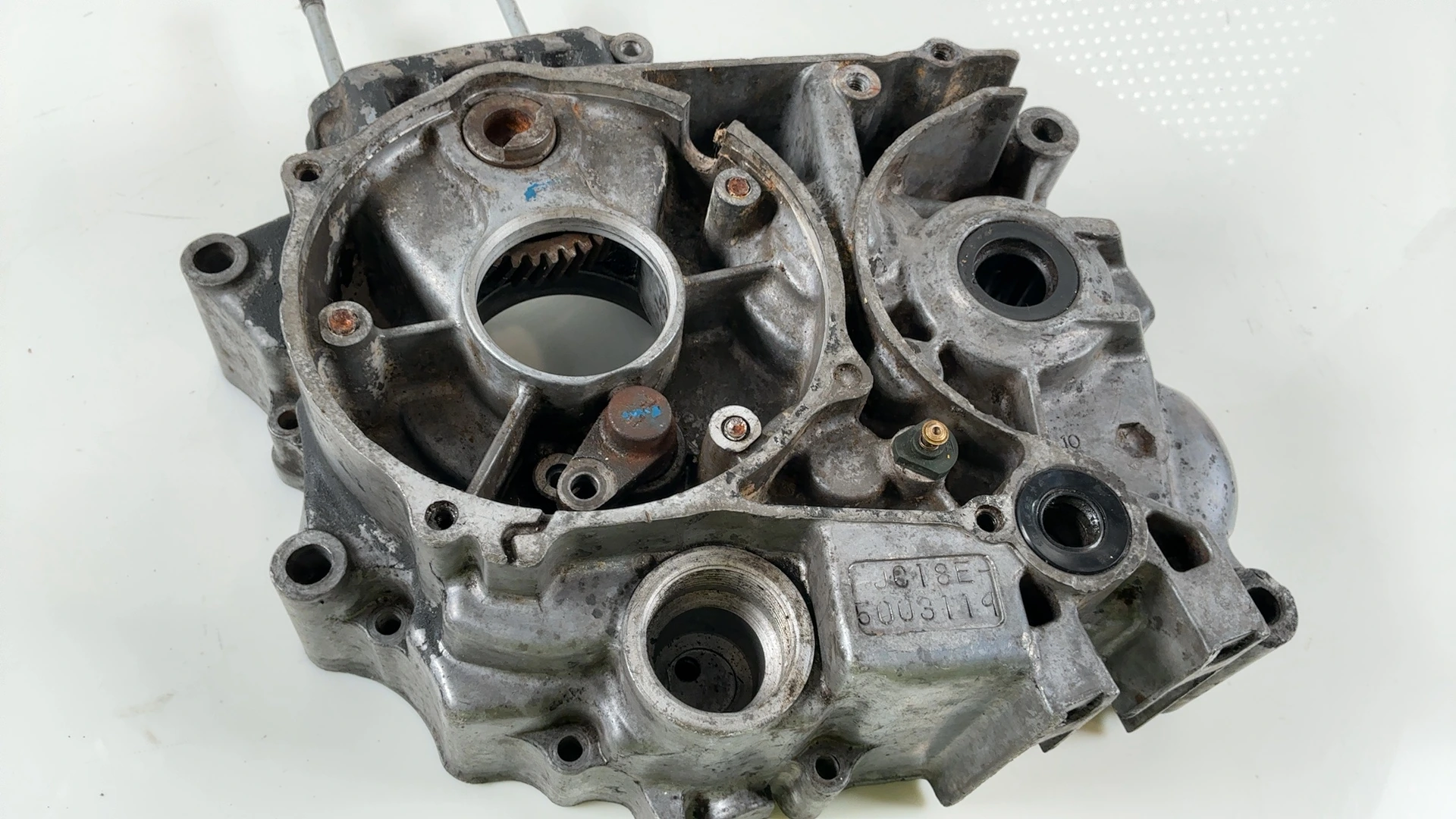 Honda CG125 CG 125 S T V 125cc Left Engine Crankcase 1993-1998 OEM 11200-440-030 - Image 7