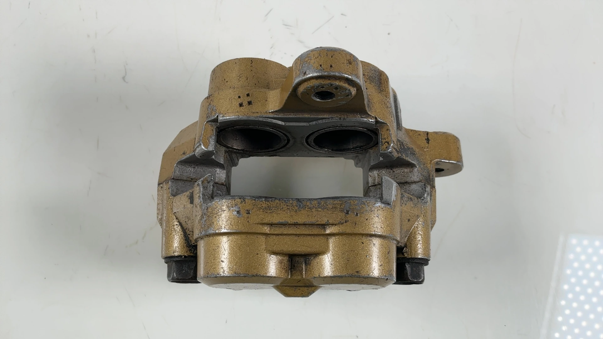 Suzuki GSXR750 GR75A 750cc Right Front Brake Caliper 1985 1986 OEM 59300-27A10 - Image 6