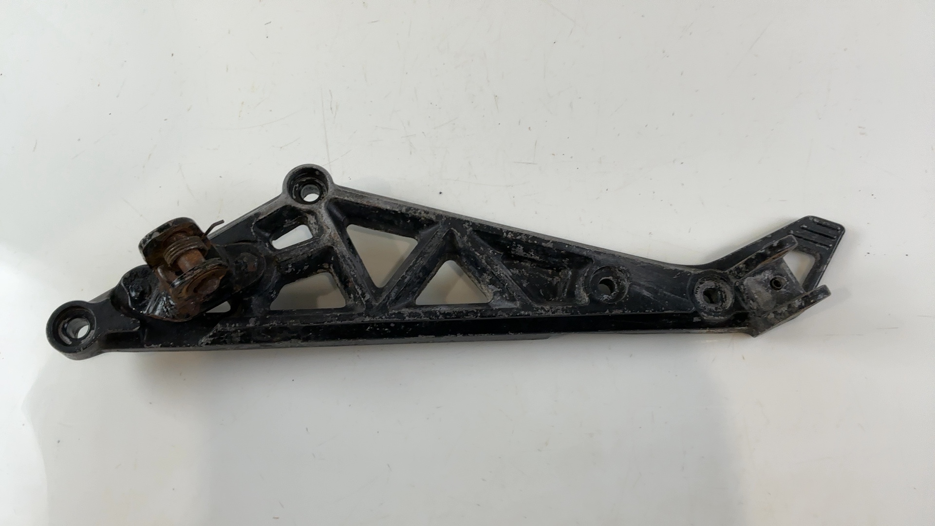 Kawasaki GPz750 ZX750A 750 CC Left Passenger Footrest Bracket 1983-85 35011-1160 - Image 4