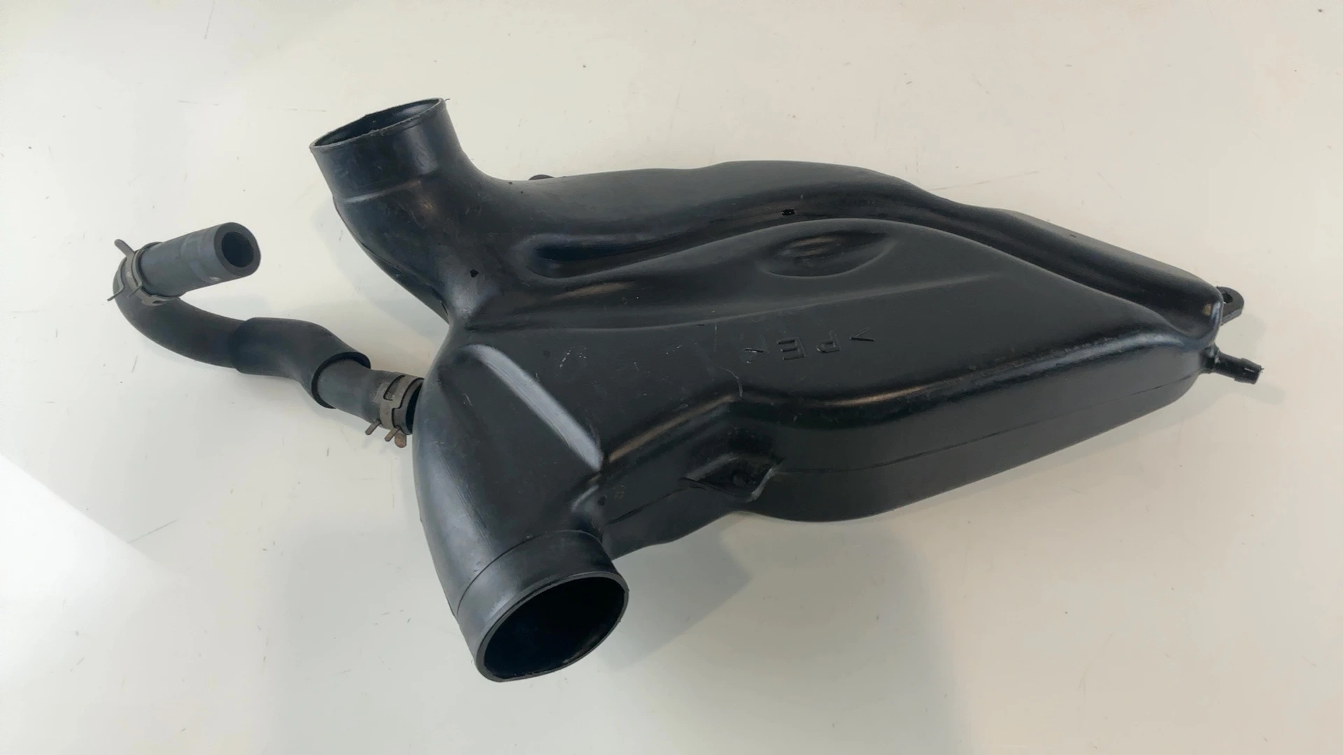 Yamaha YZF600R Thundercat 4TV 600cc Ram Air Intake Duct 1996-2007 OEM 4TV-2838R - Image 1