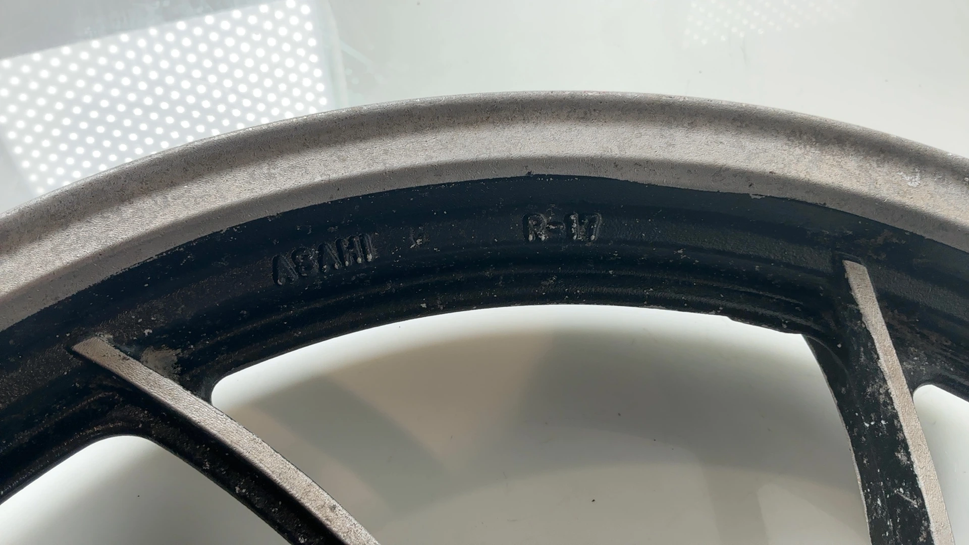 Yamaha XJ550 Seca XJ550 550cc Rear Wheel Rim 1981-1983 OEM 4V8-25338-00-98 - Image 7