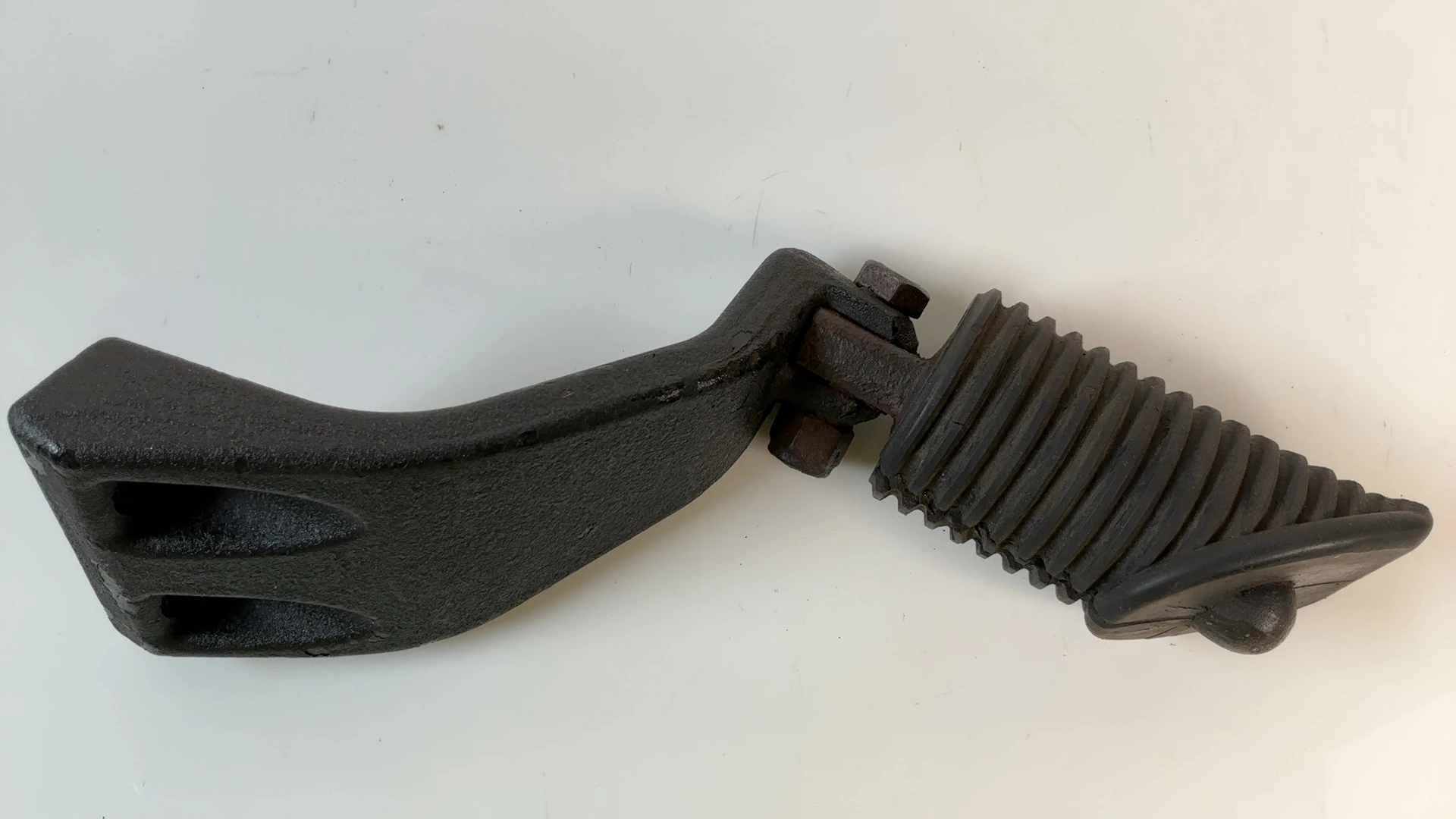 Harley Dyna Street Bob FXDB 1584 Passenger Foot Peg Mount 2006-2017 OEM 50210-06 - Image 4