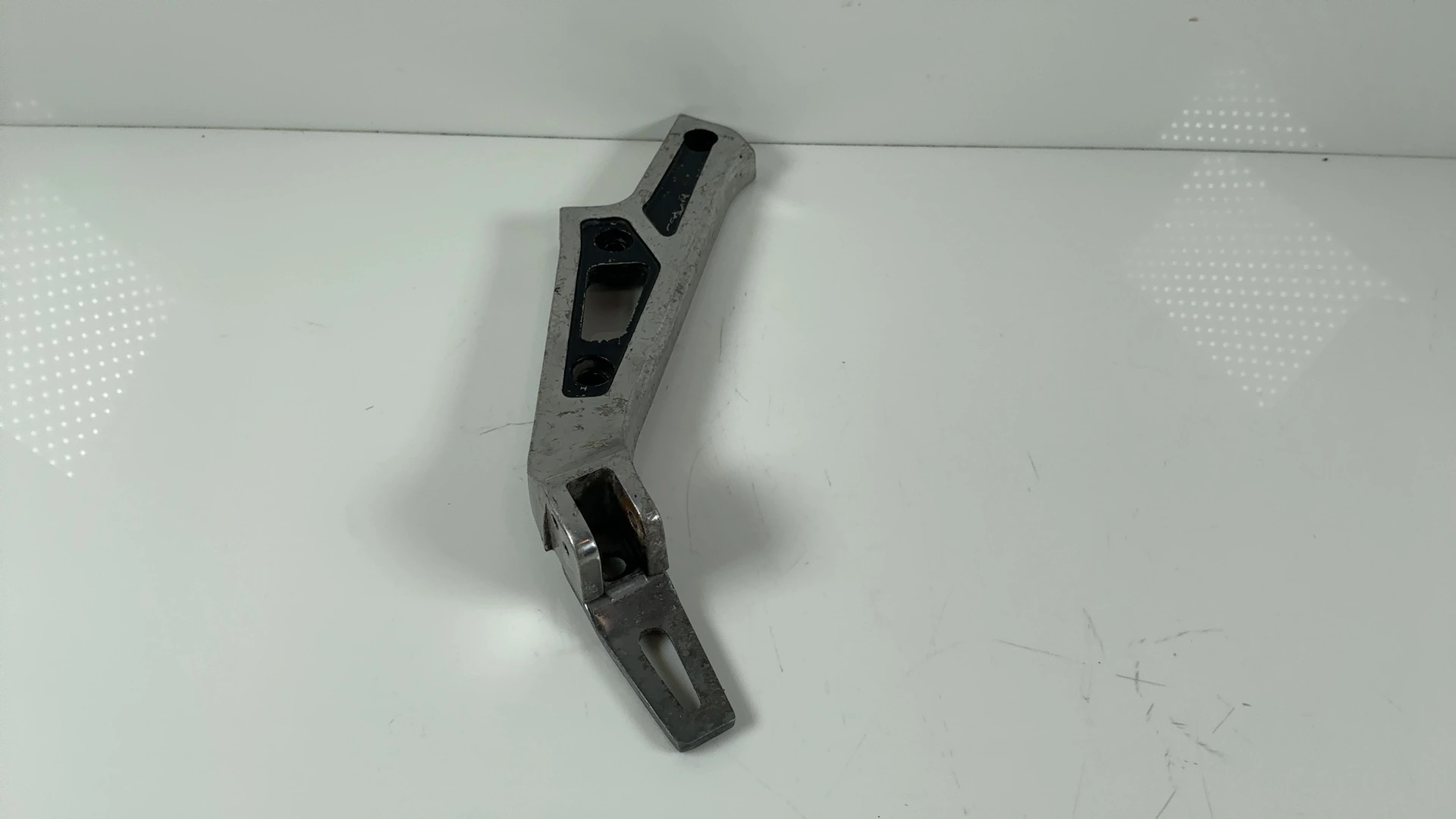 Suzuki GS700E GS700 Rear Left Muffler Footrest Bracket 1984 1985 OEM 43821-31300 - Image 3
