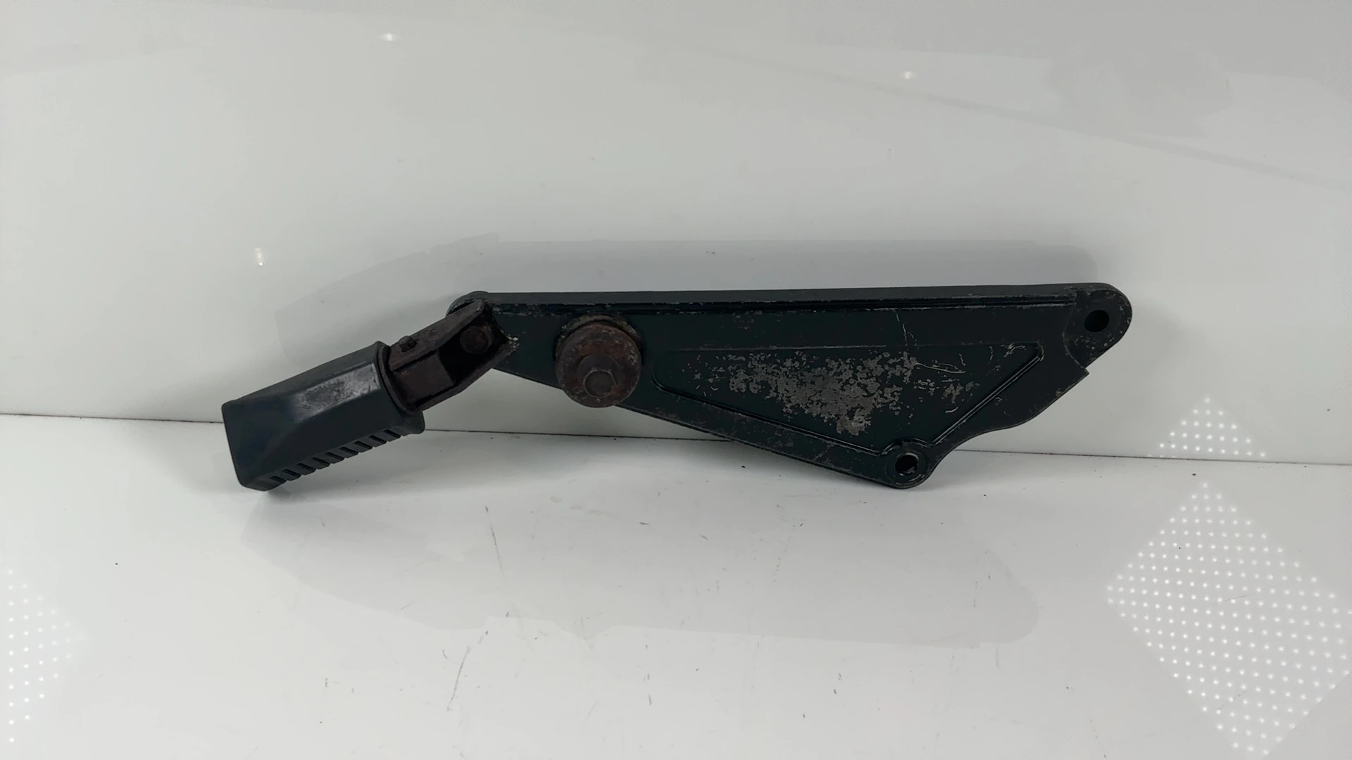 Kawasaki GT750 KZ750P 750cc Left Rear Footrest Hanger Bracket 1982-96 35011-1132 - Image 1