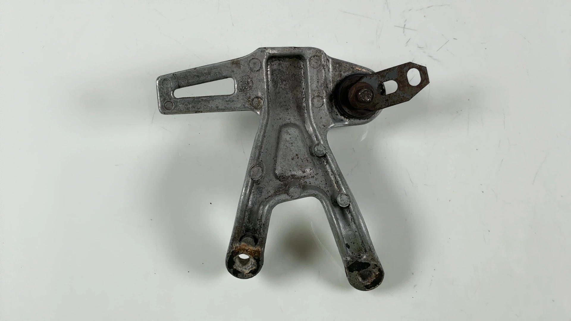 Yamaha FZR 1000 FZR1000 1000cc Right Rear Footrest Bracket 1987-88 2GH-2742L-00 - Image 7