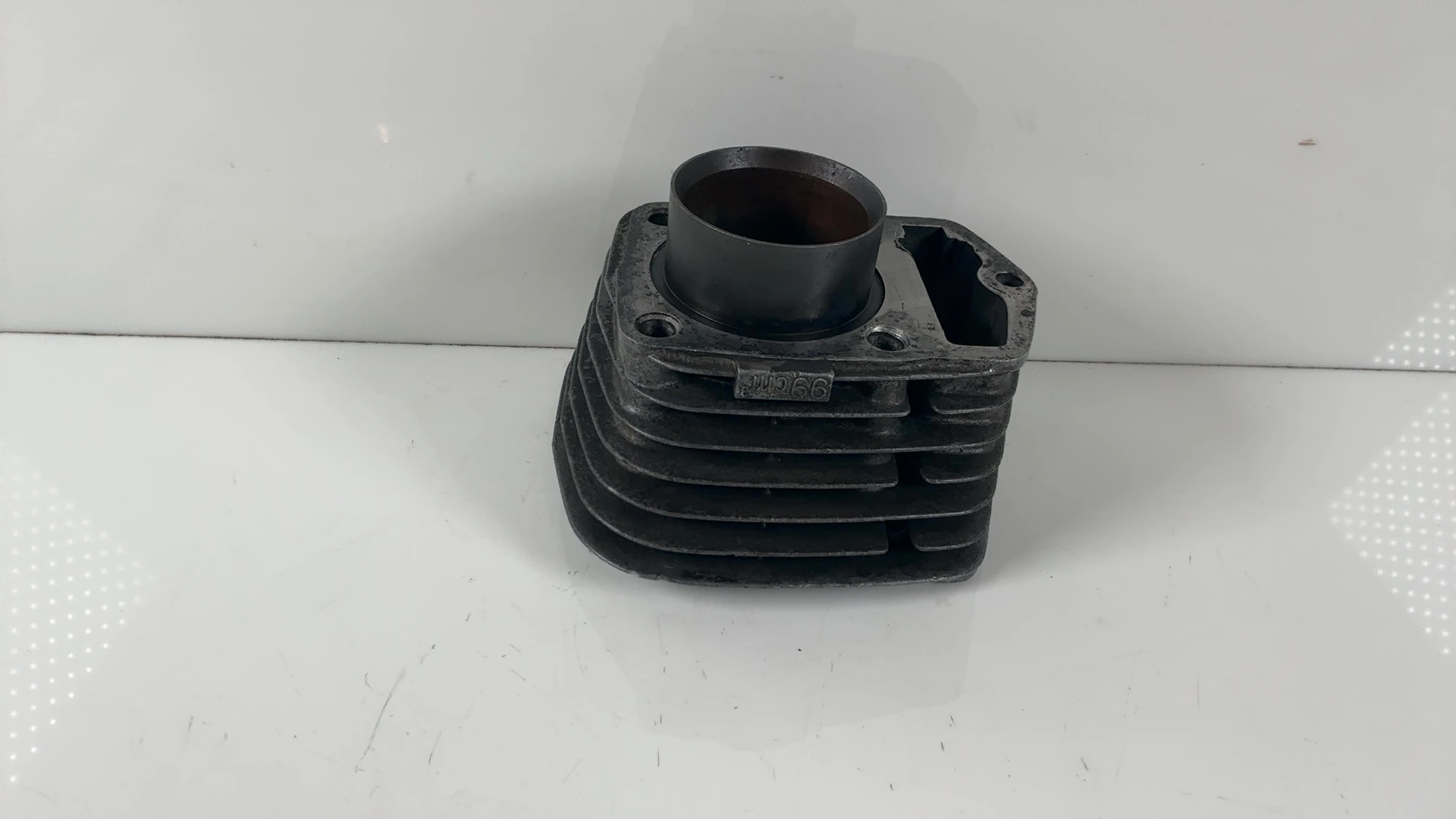 Honda CB100 CL100 SL100 XL100 100cc Cylinder Barrel Jug 1970-1977 12100-107-710 - Image 1