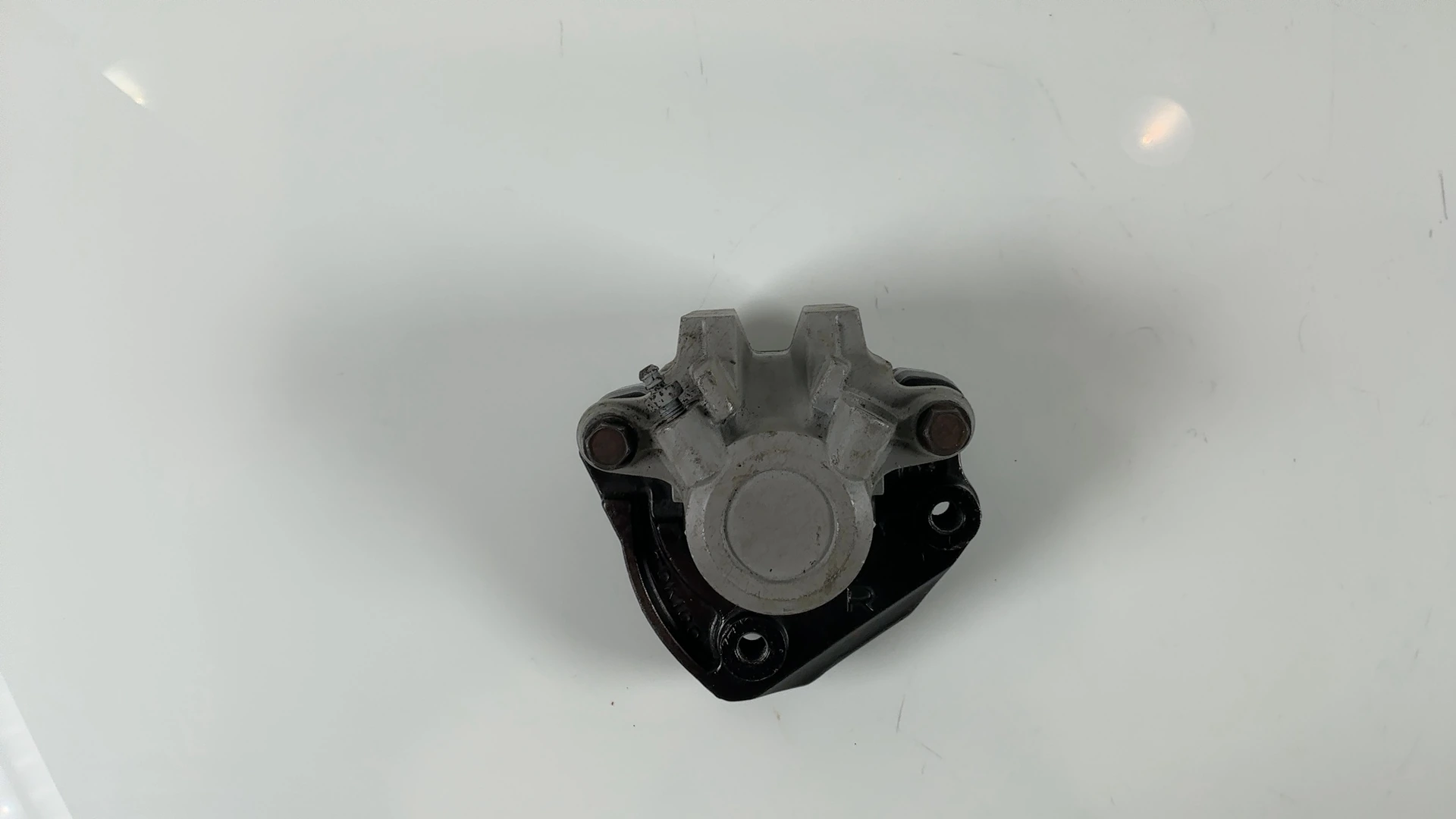 Kawasaki KZ1000P 1000cc Front Right Brake Caliper 1991-1992 OEM 43041-1046 - Image 4