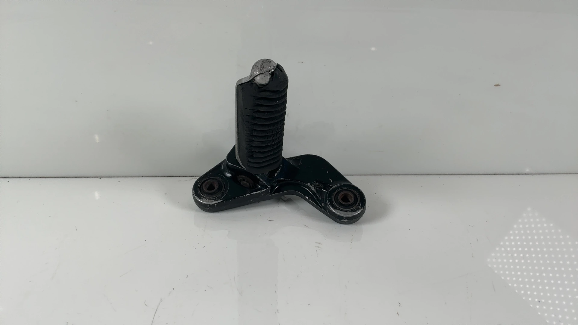 Suzuki Katana GSX600F 600cc Passenger Right Rear Foot Peg 1988-1996 43610-19C00 - Image 1