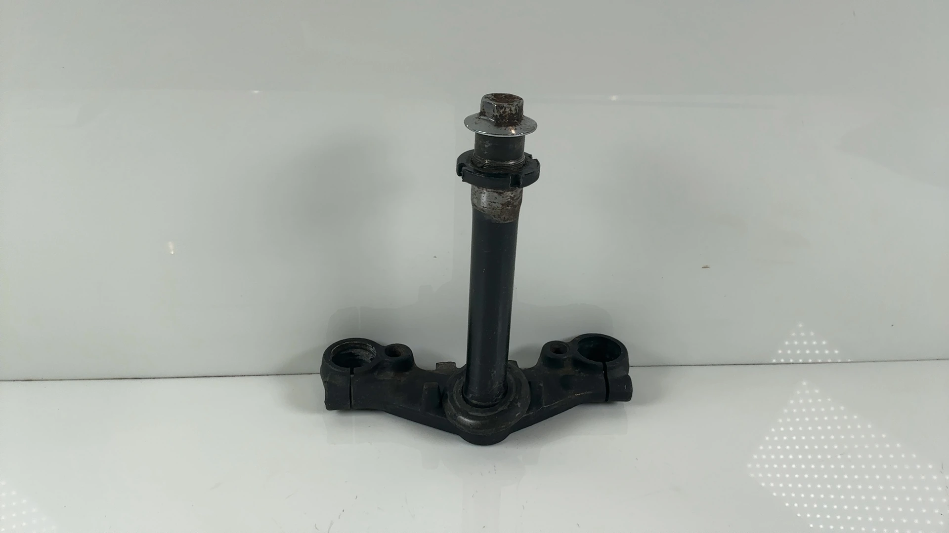 Kawasaki GPZ 305 EX305B 305cc Lower Triple Tree Clamp 1983-1994 OEM 44037-1107 - Image 2