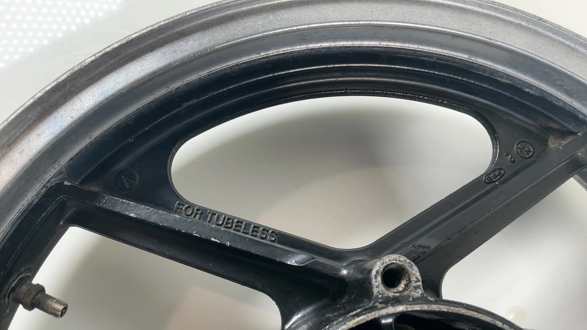 Kawasaki Ninja GPZ900R ZX900A 900cc Front Wheel Rim 1984-1989 OEM 41073-1340 - Image 7