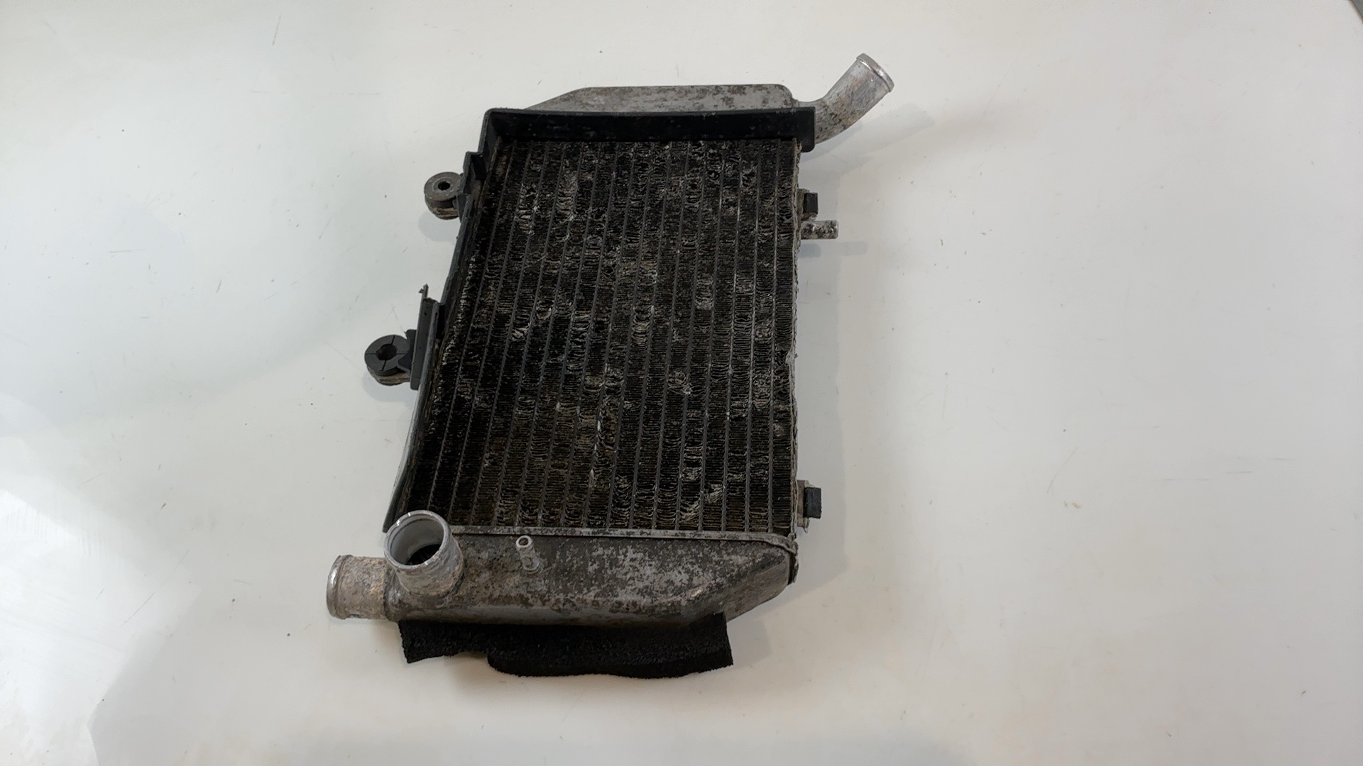 Honda Interceptor VFR800 RC46 800 CC Right Radiator 1998-2001 OEM 19060-MBG-000 - Image 6